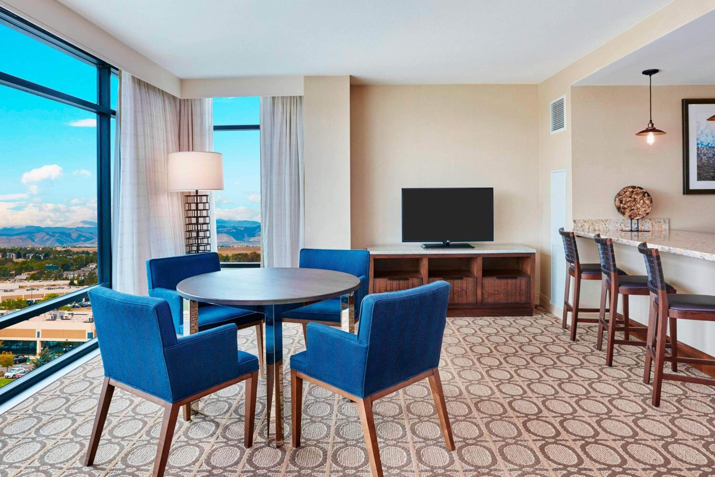 King Suite With Sofa Bed - Hearing Accessible