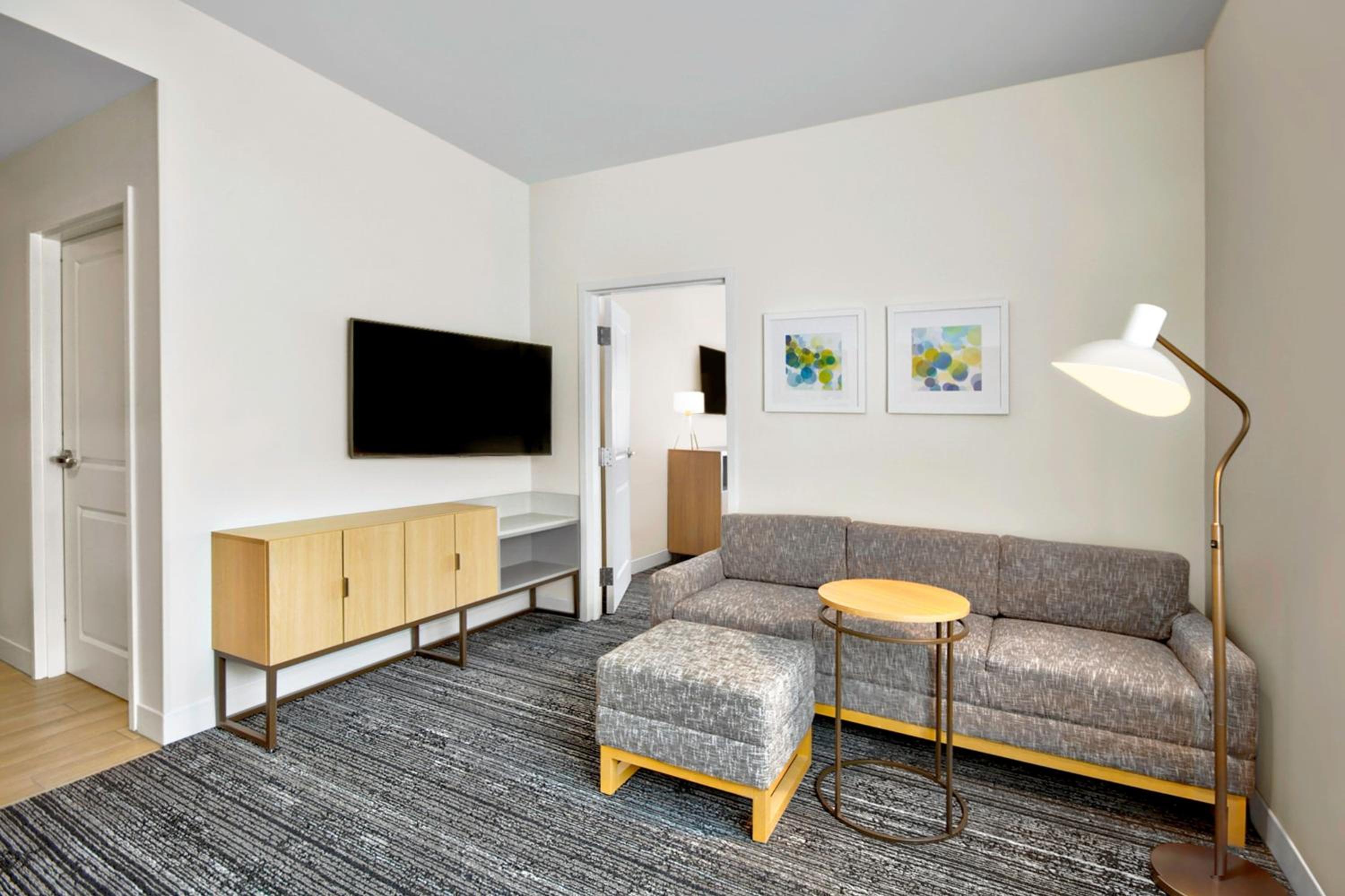 Queen Suite - Photo 8