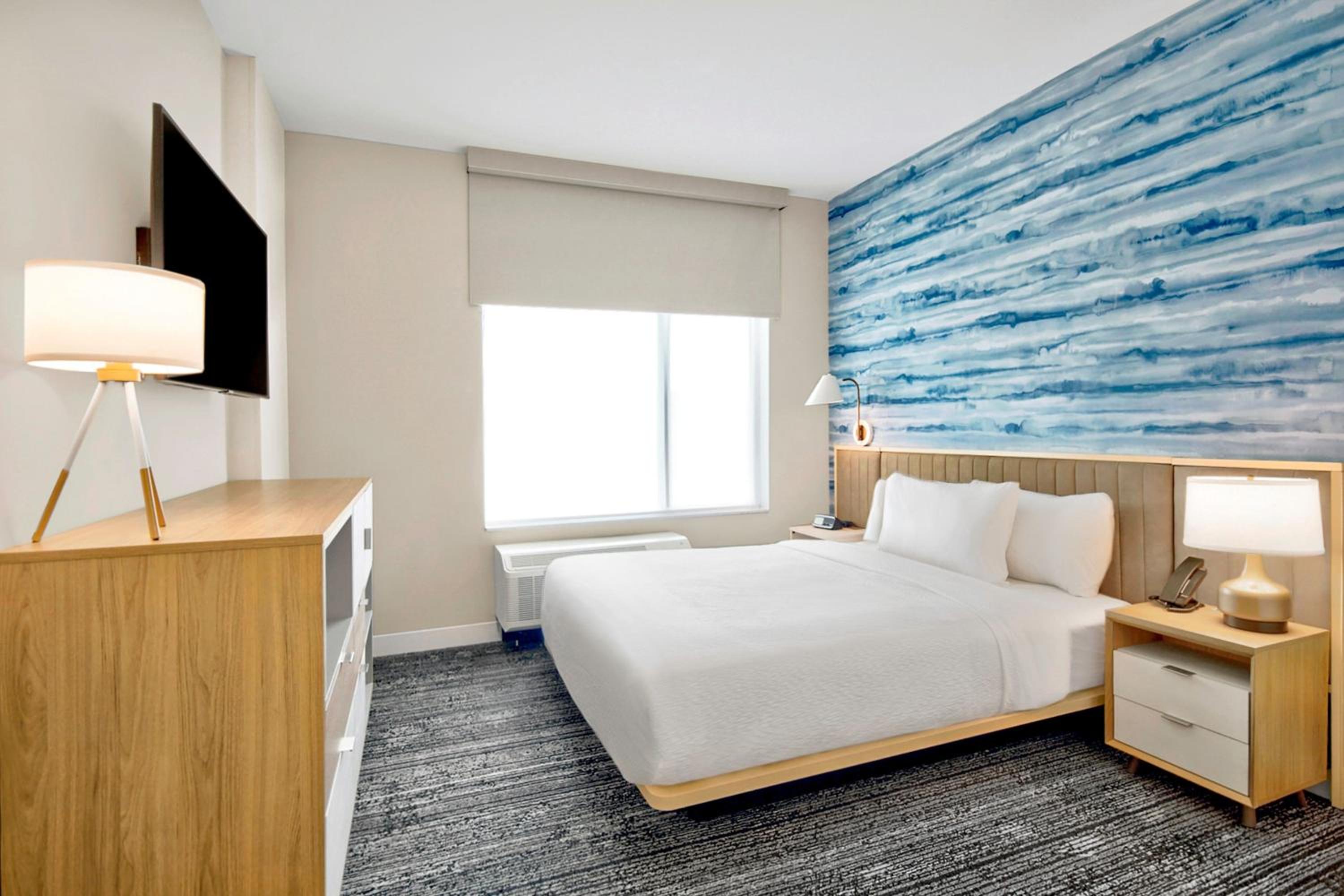 Queen Suite - Photo 7