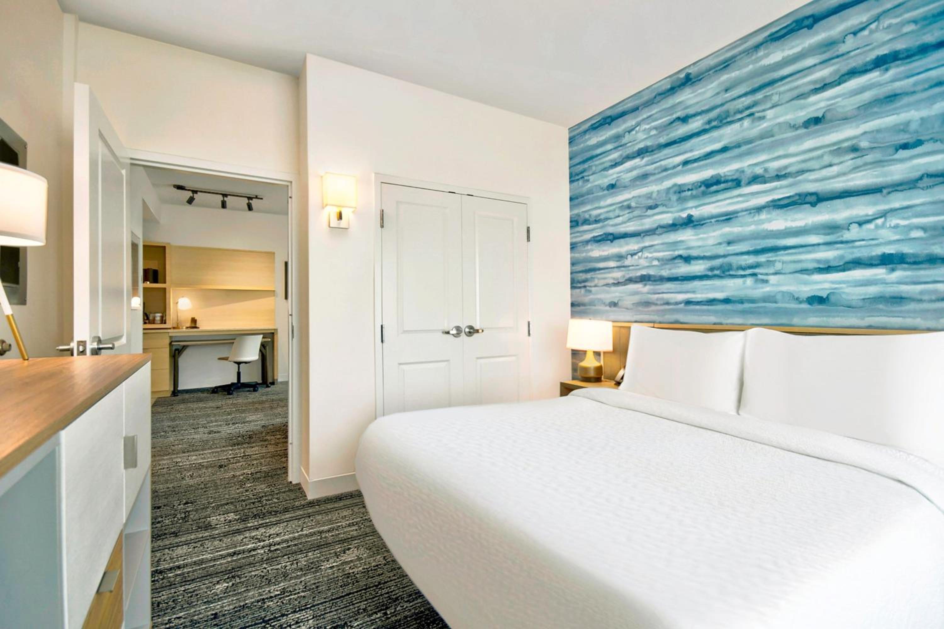 Queen Suite - Photo 6