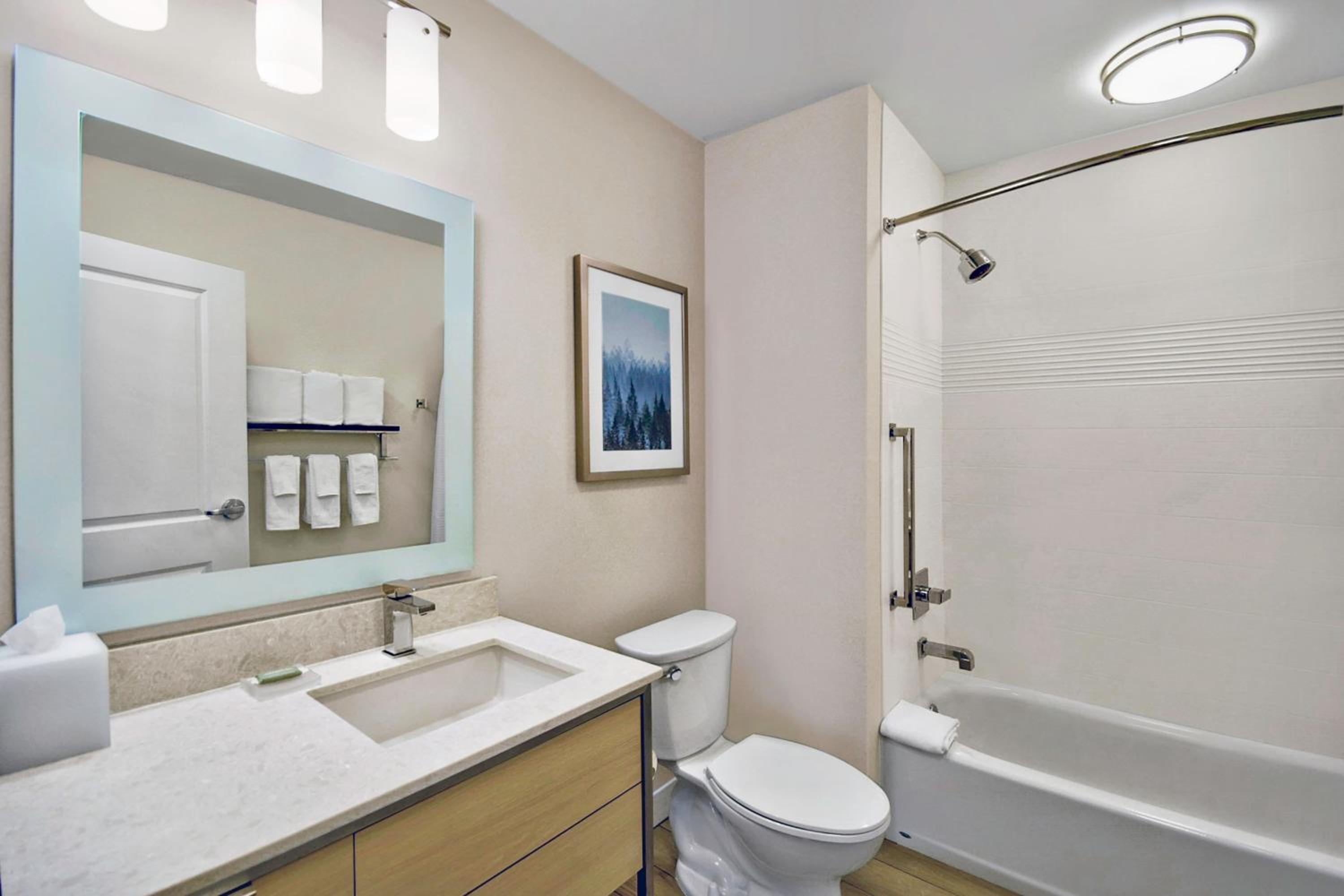 Queen Suite - Photo 3