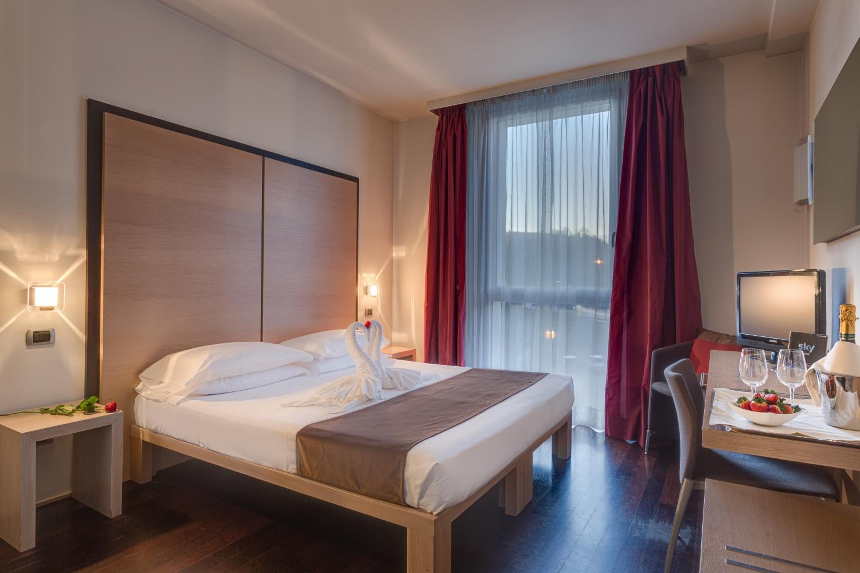 Comfort Queen Room - Photo 5