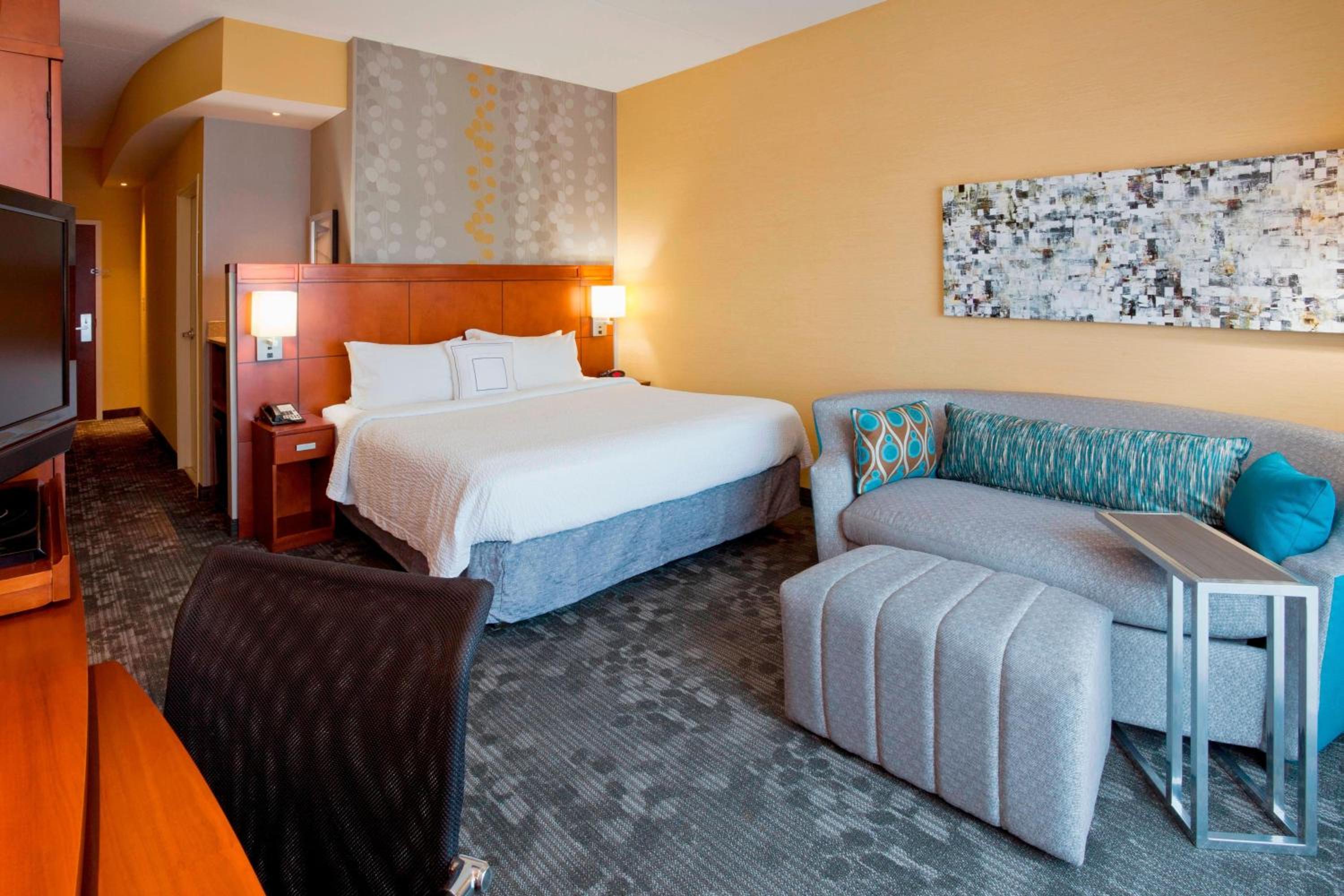 King Room with Sofa Bed - Photo 1