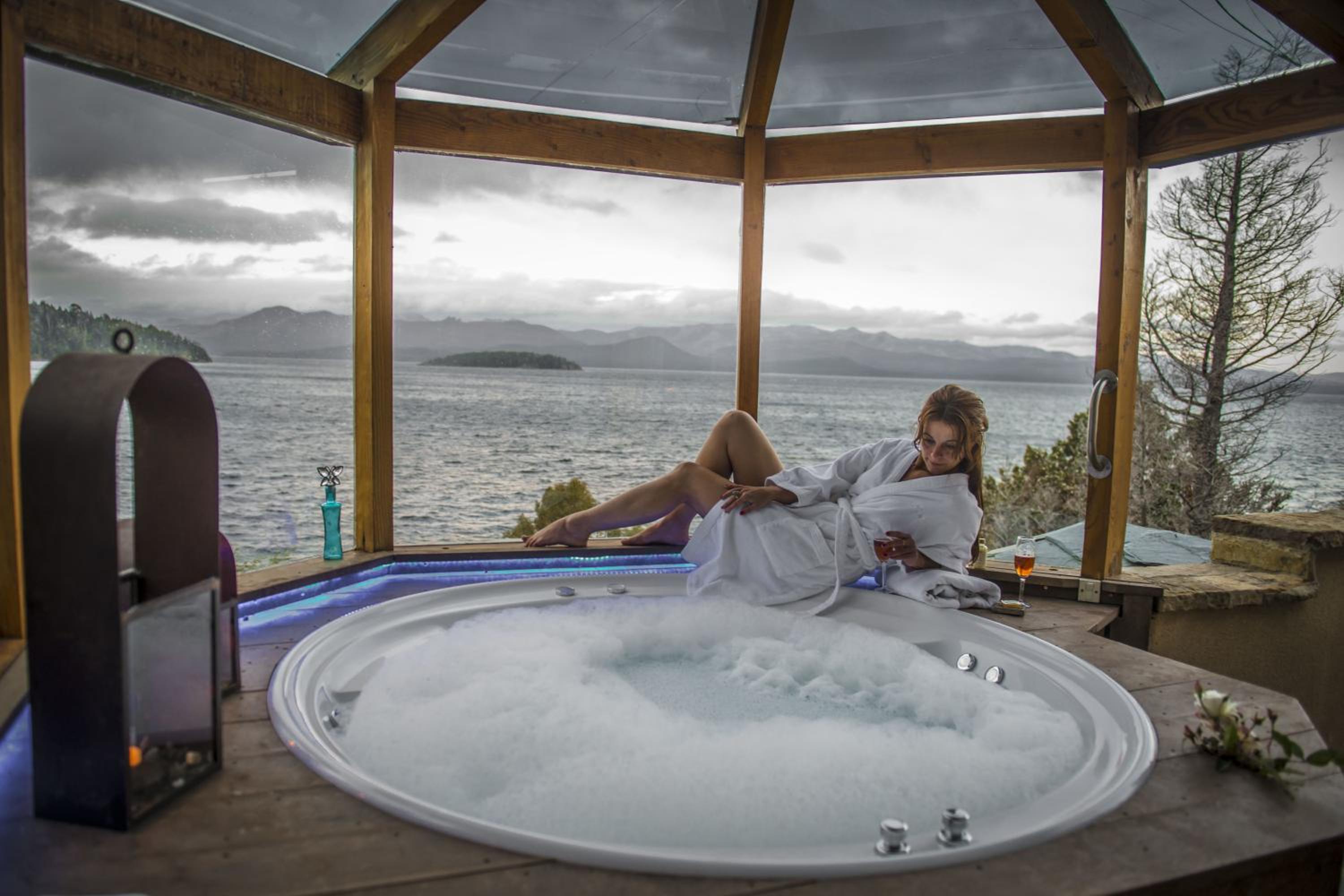 Deluxe Suite with Spa Bath photo 2