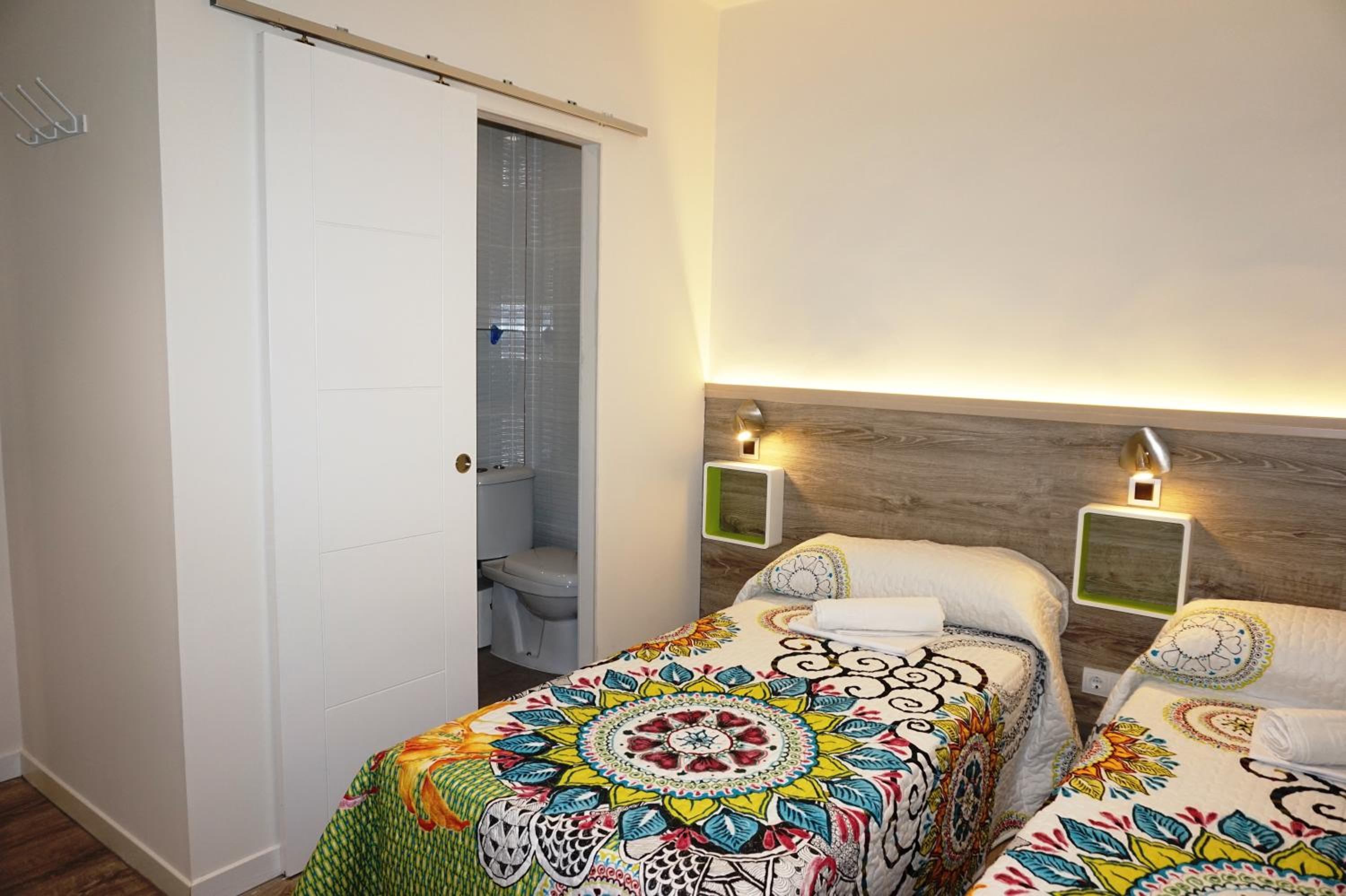 Twin Room with Bathroom photo 3