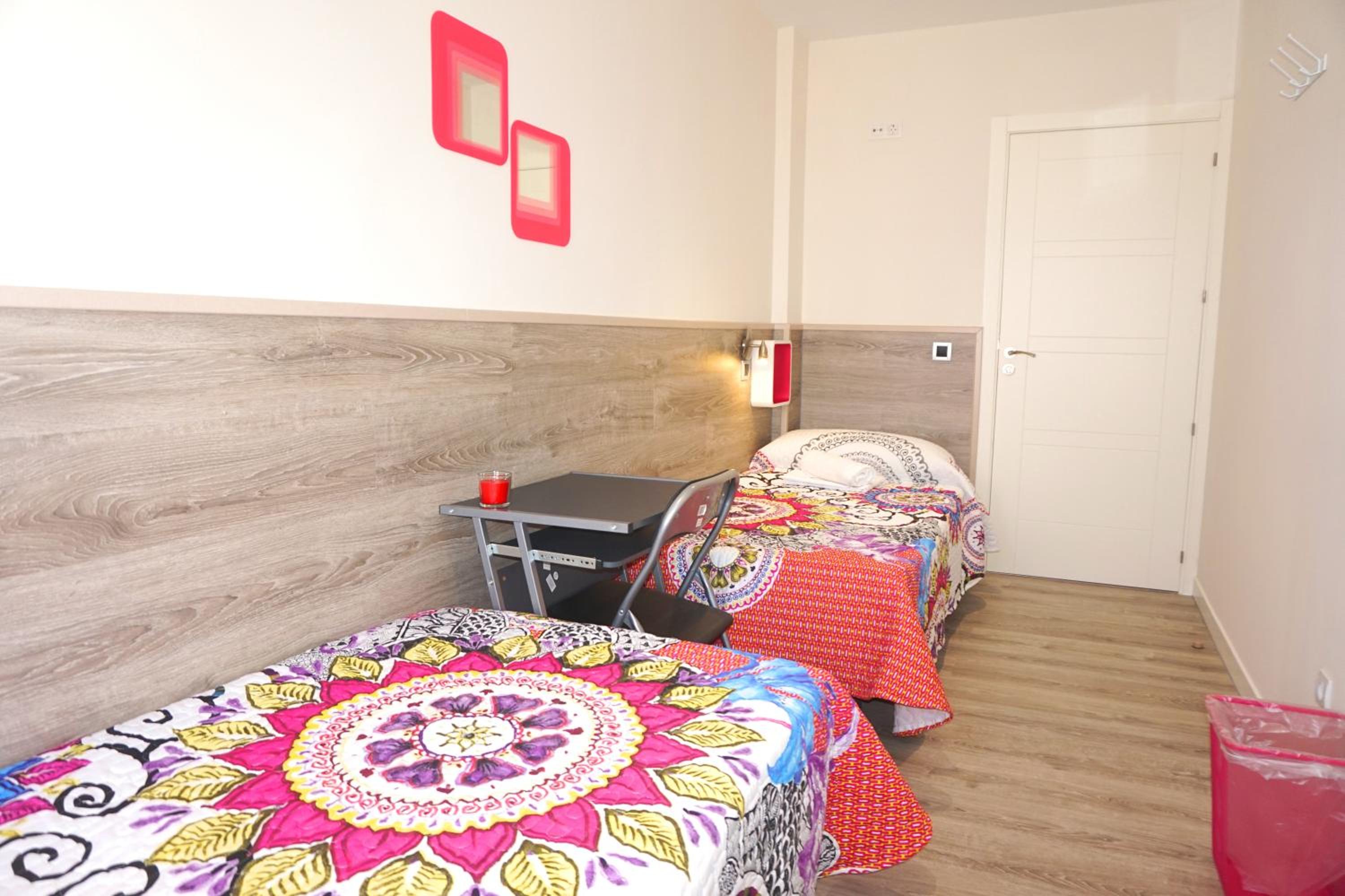 Habitación Estándar con Dos Camas y Baño Compartido