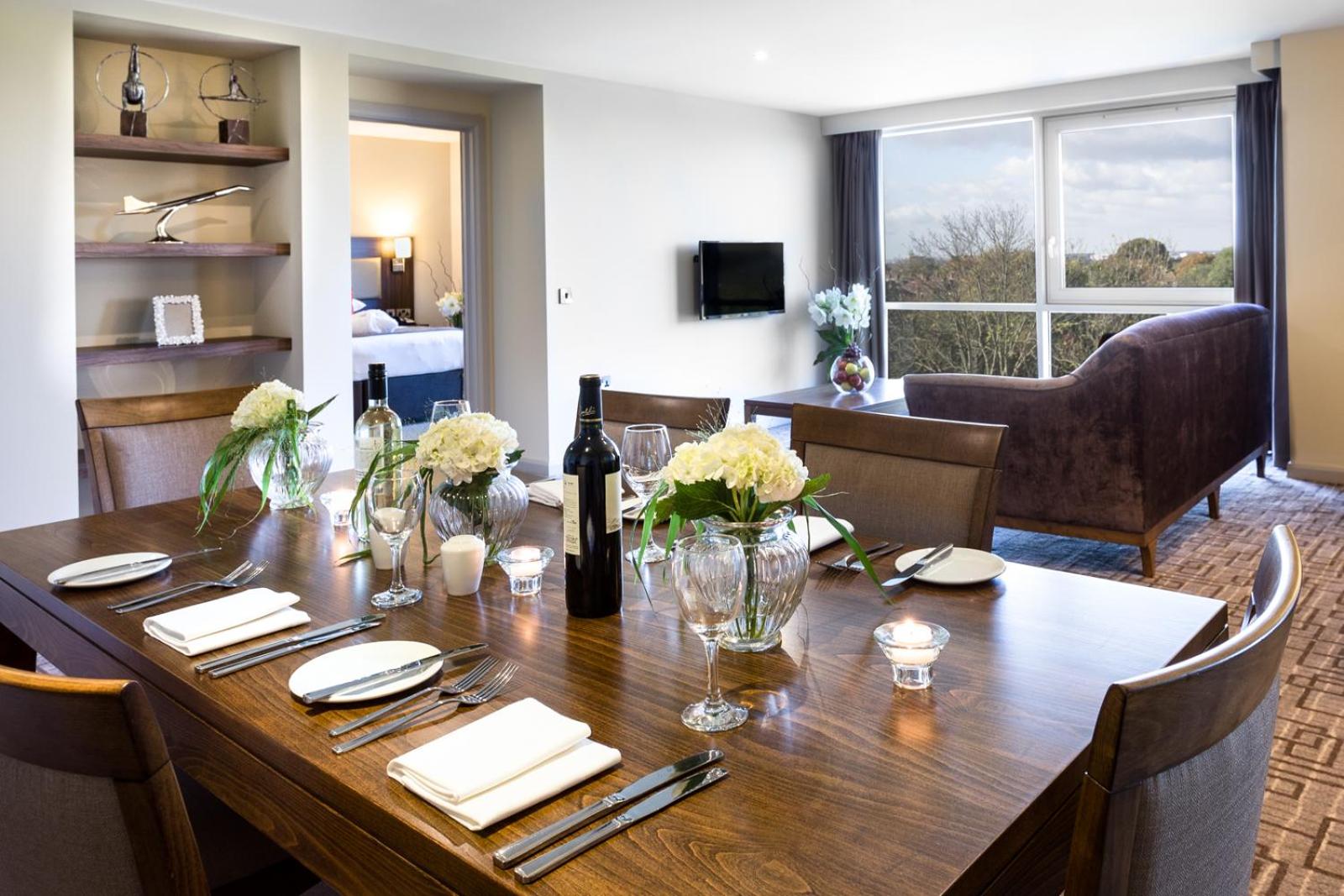 Deluxe King Suite photo 3