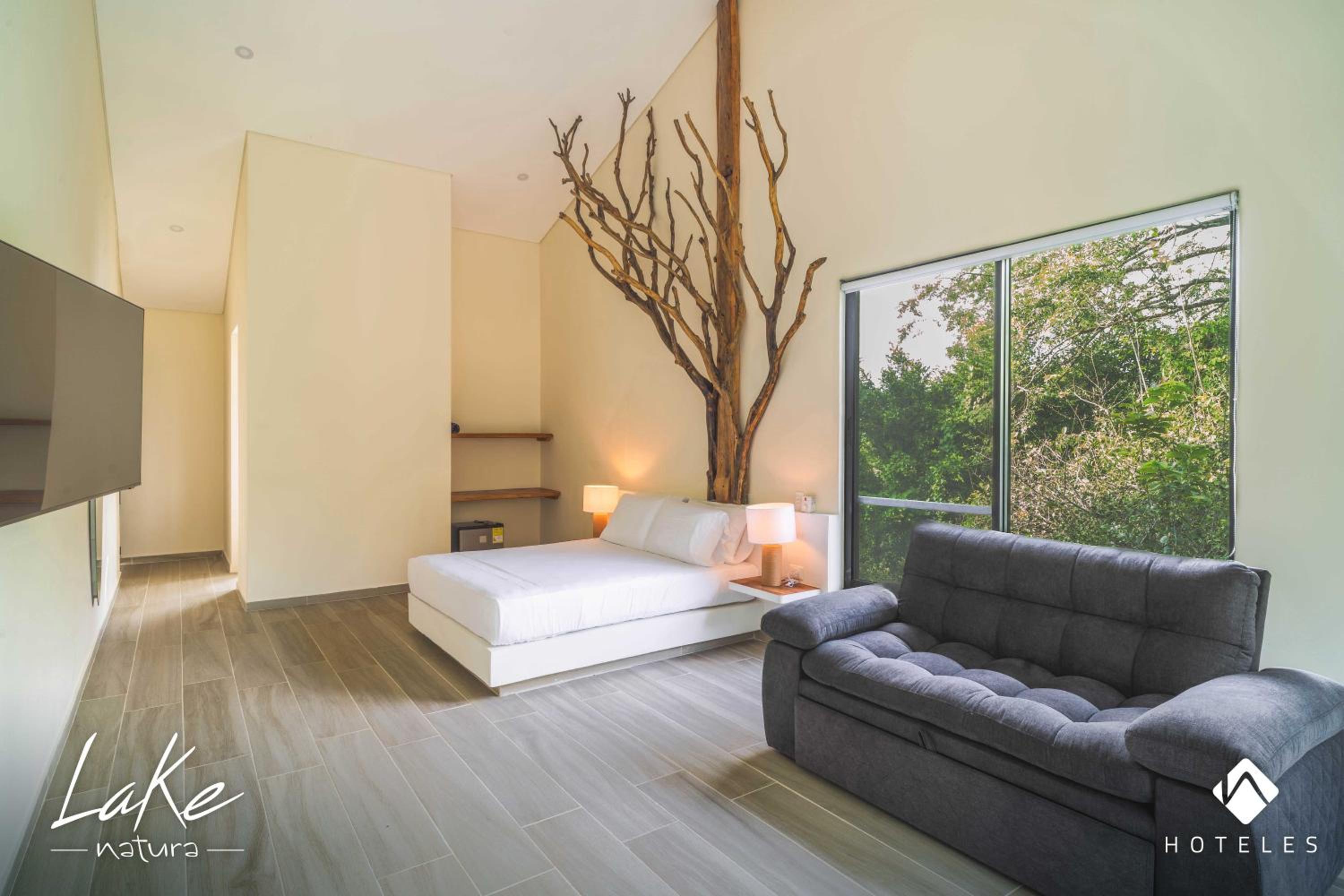Seven-Bedroom House photo 1