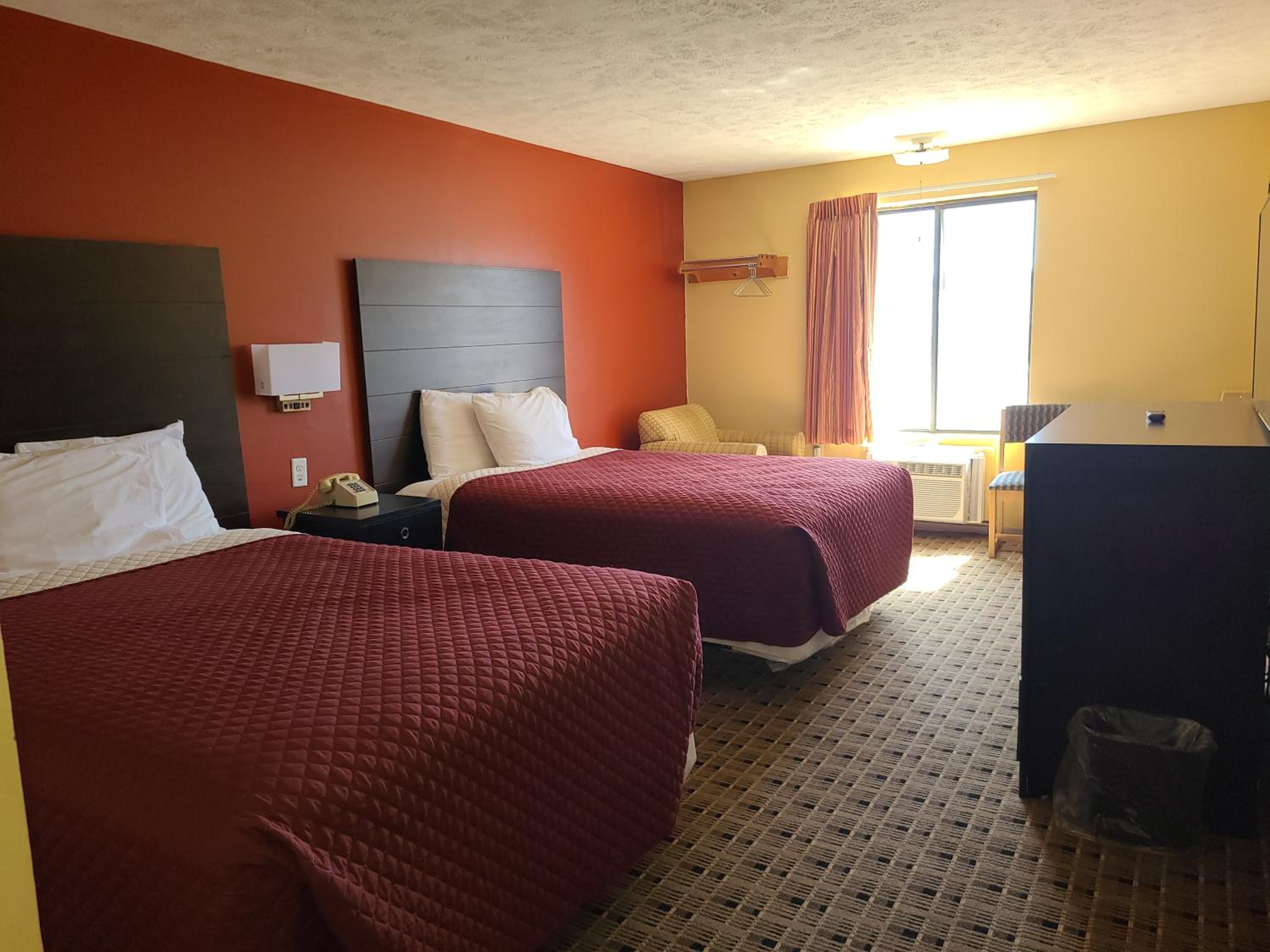 Queen Room with Two Queen Beds - Photo 2