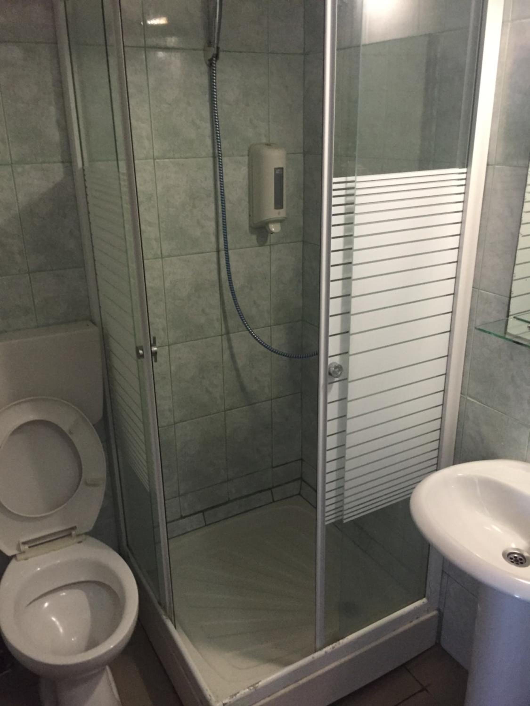 Standard Double or Twin Room - Photo 9