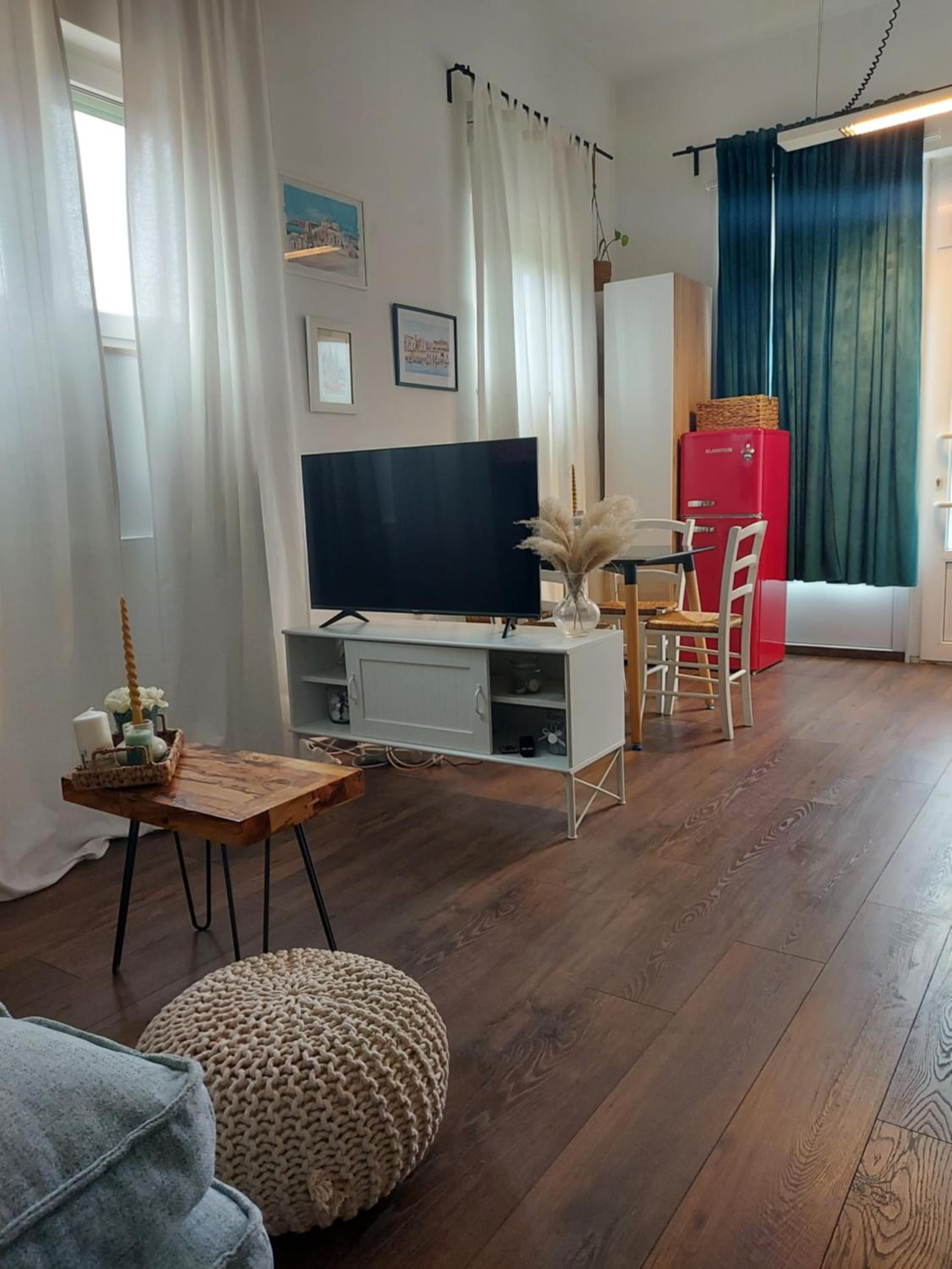 One-Bedroom Apartment photo 2