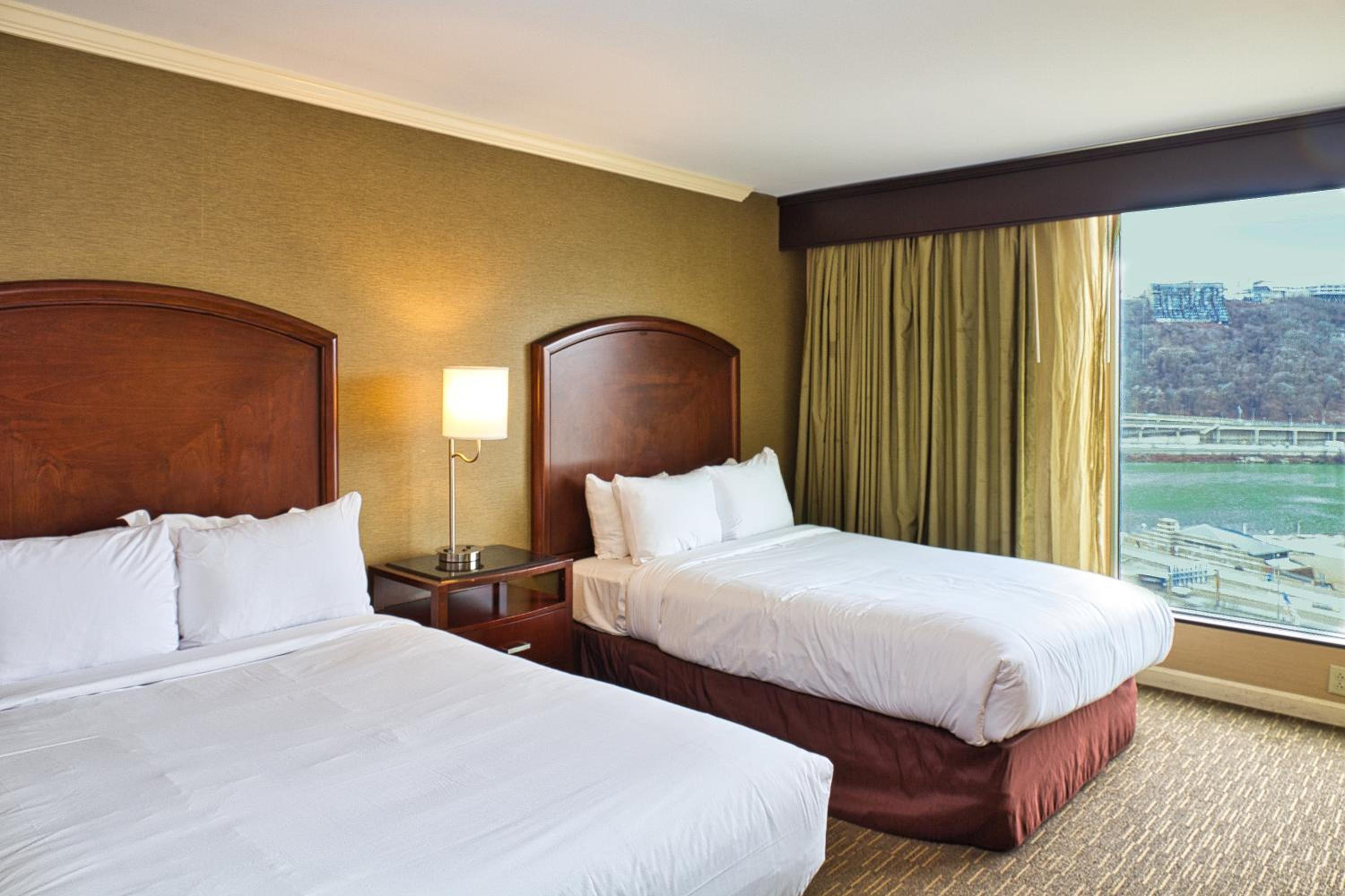 River View with Two Double Beds - Photo 5