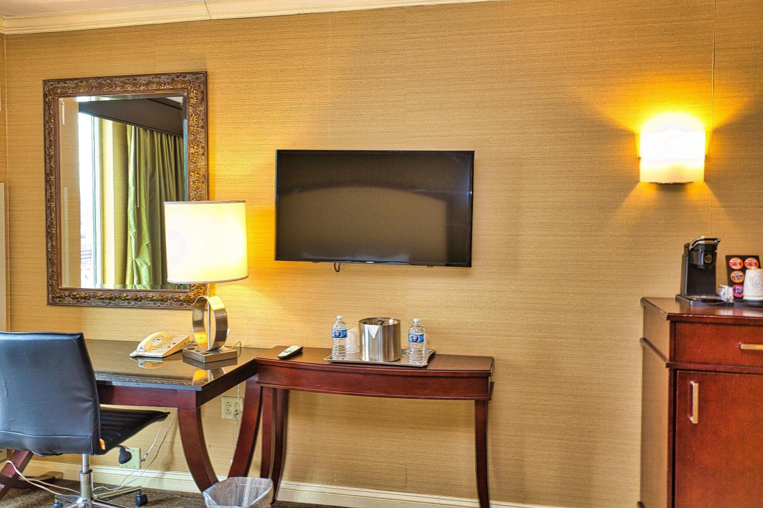 King Room with City View - Photo 15