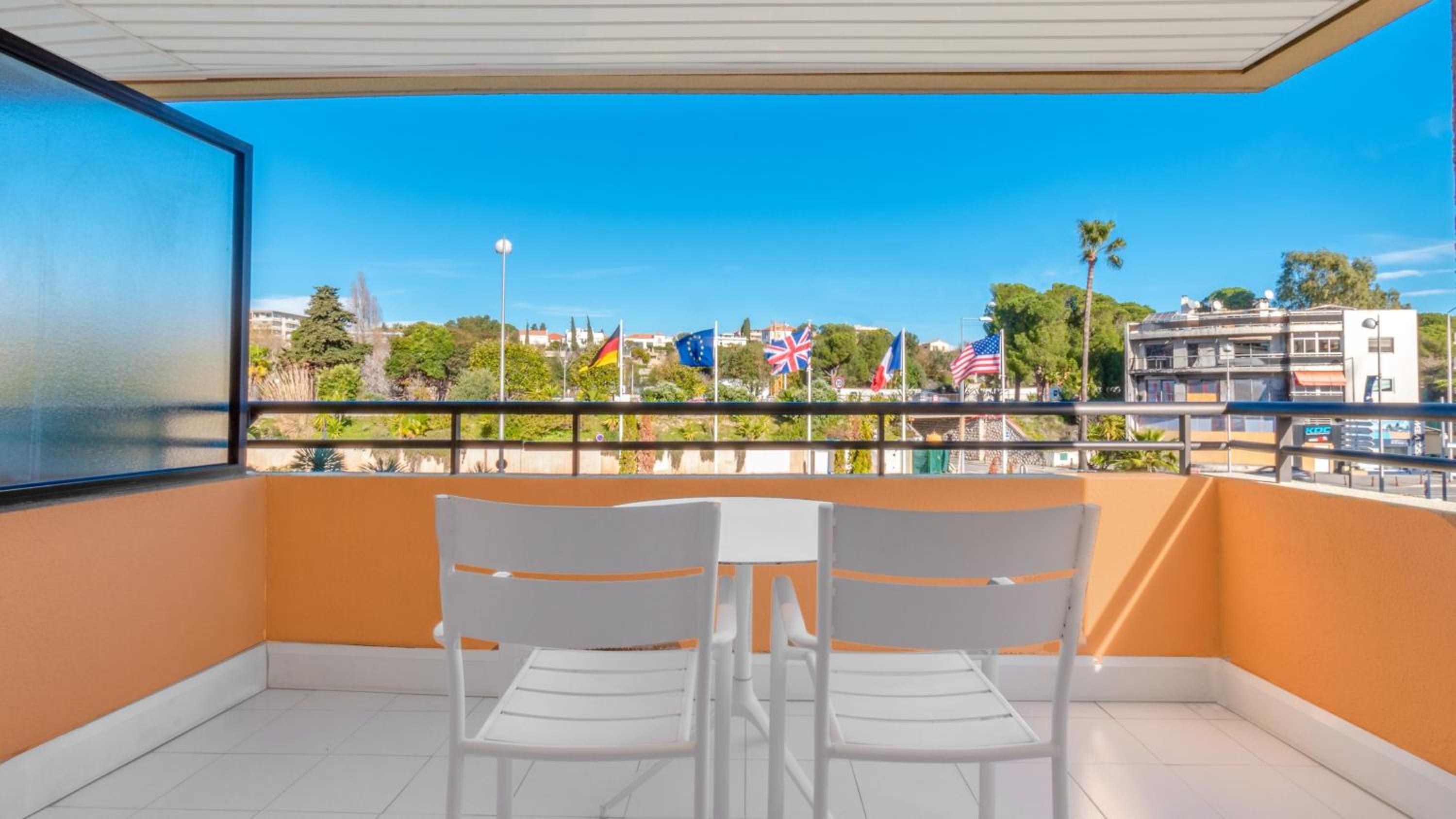Standard Double Room with Balcony - Photo 3