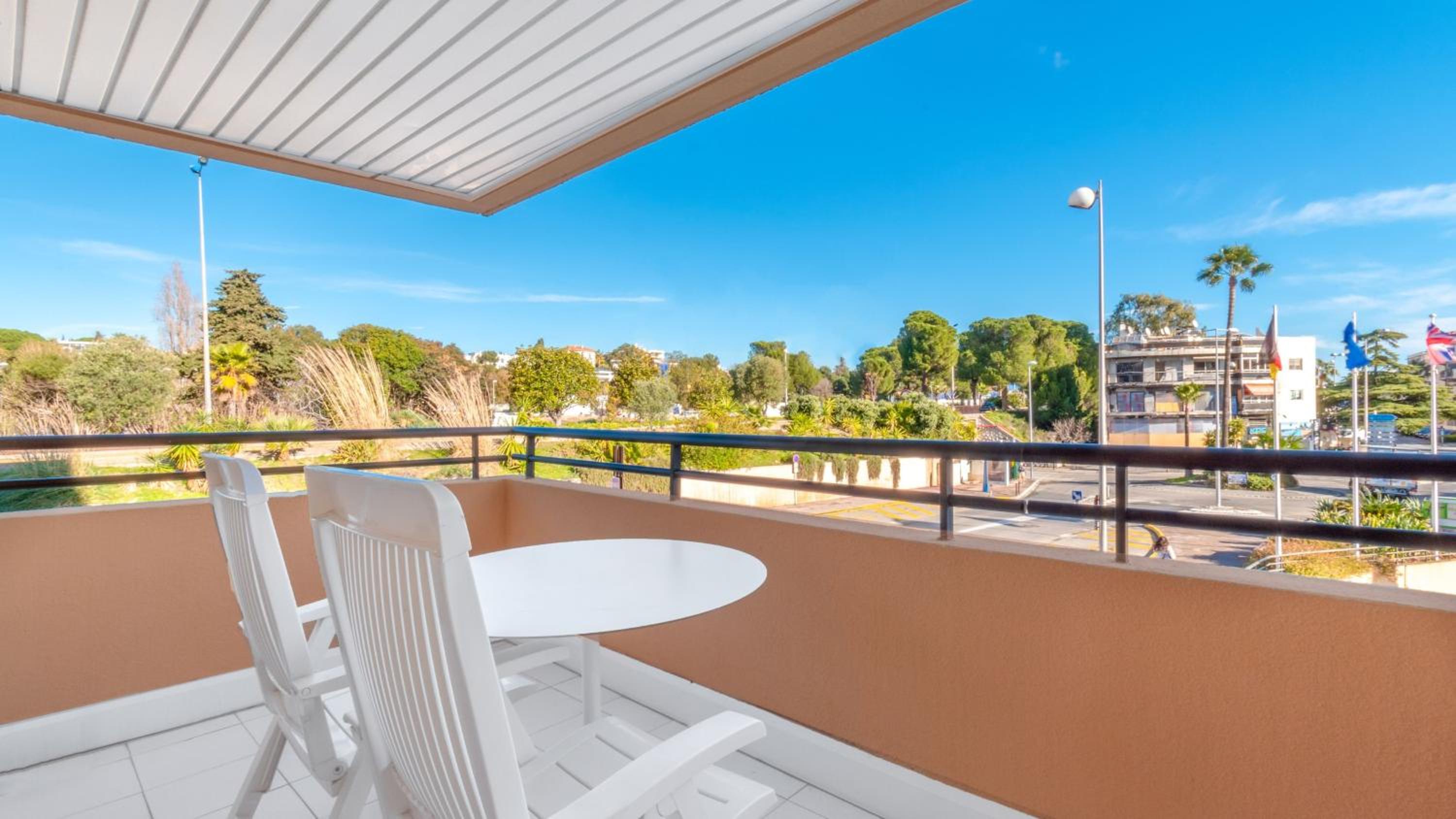 Standard Double Room with Balcony - Photo 25