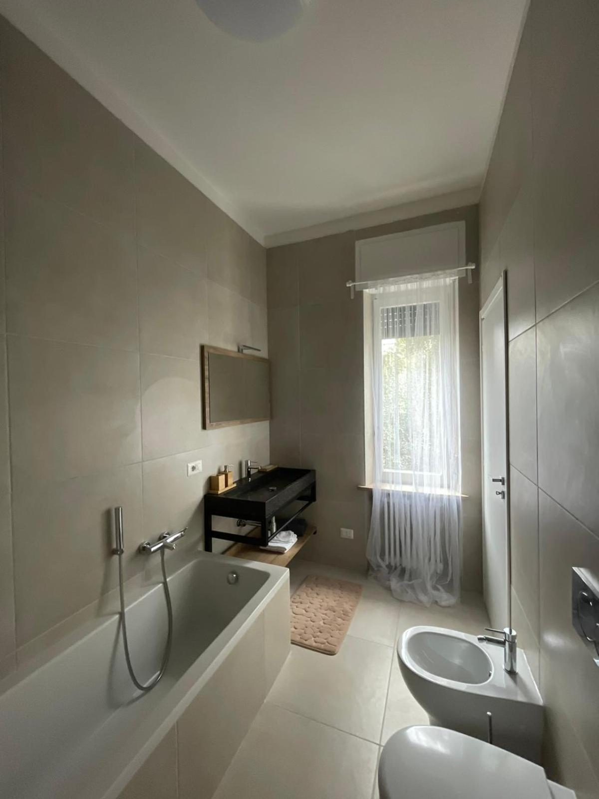 Large Double Room - Photo 8