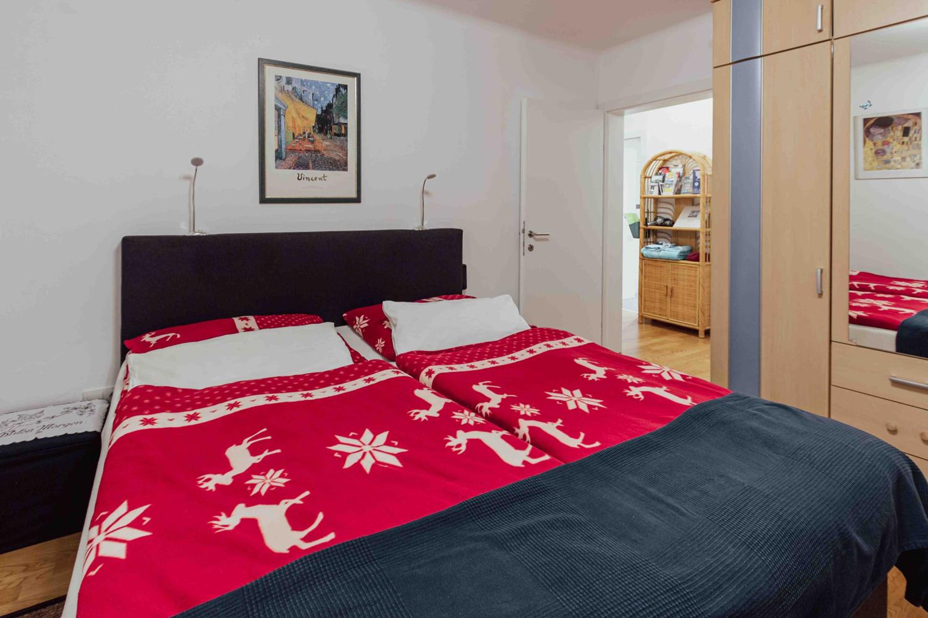 Apartment with Mountain View