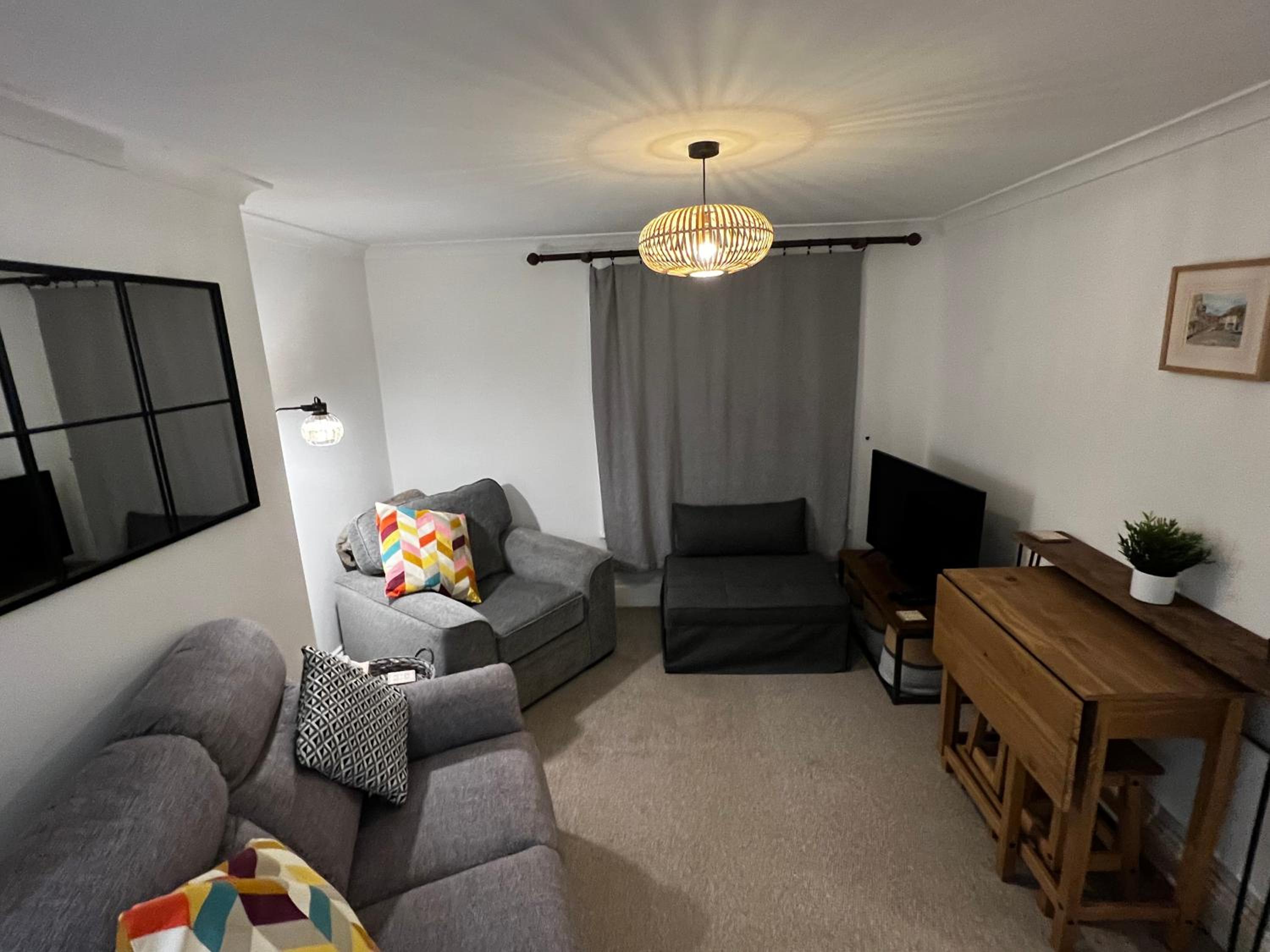 One-Bedroom Apartment photo 1