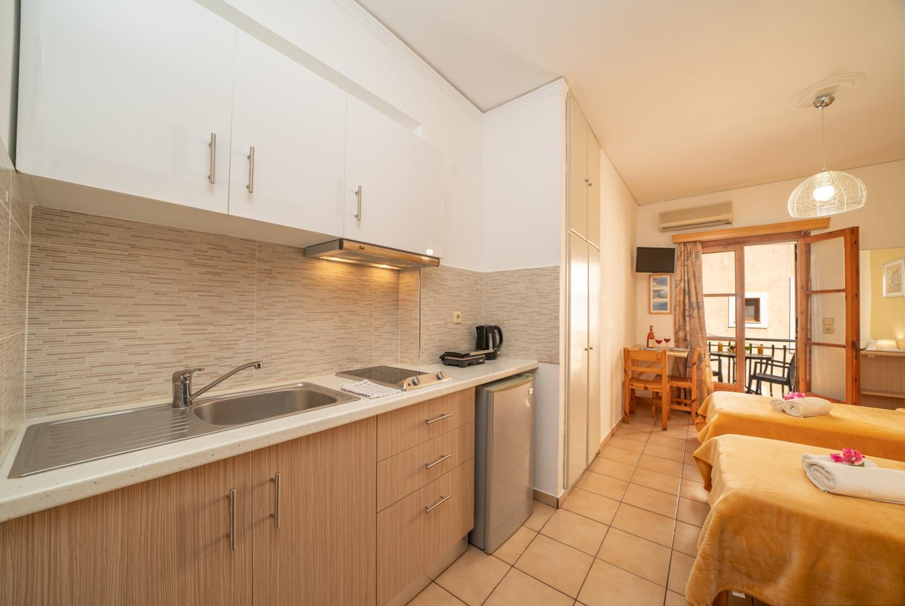 Studio (2 Adults) photo 1