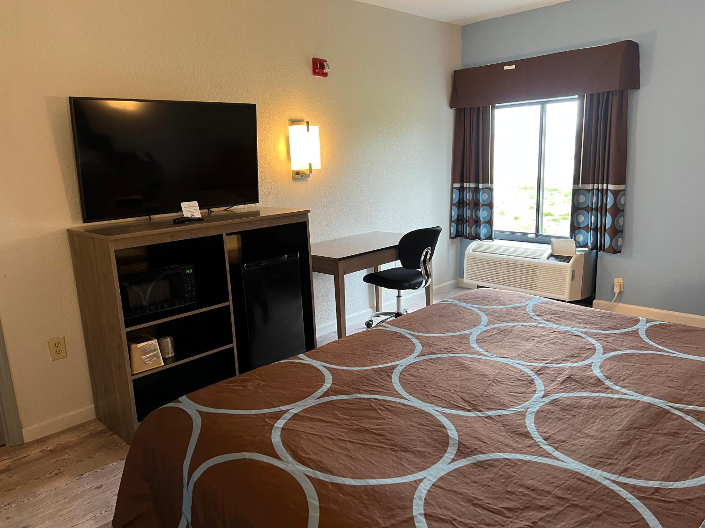 King Room - Non-Smoking - Photo 1