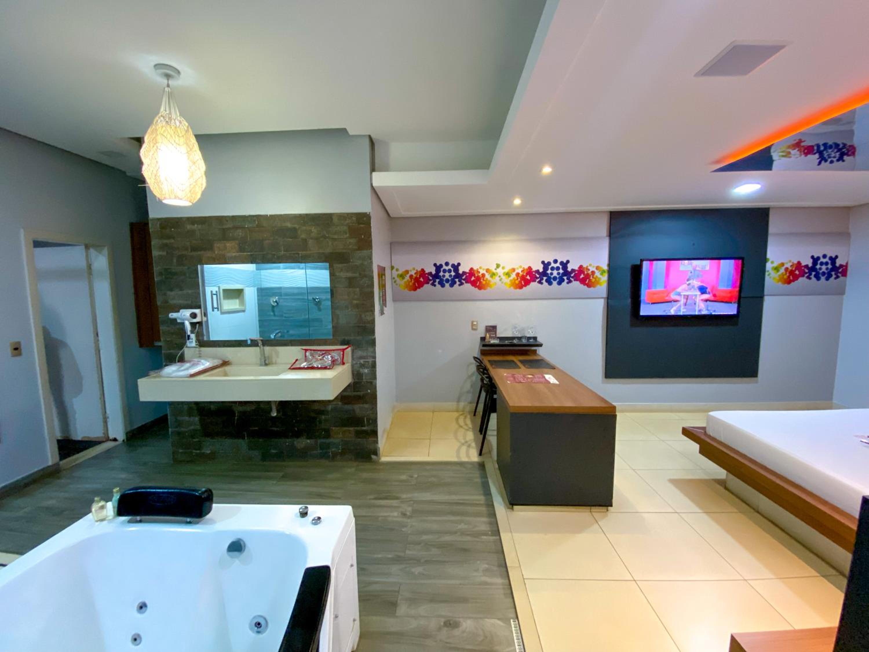Suite with Hot Tub