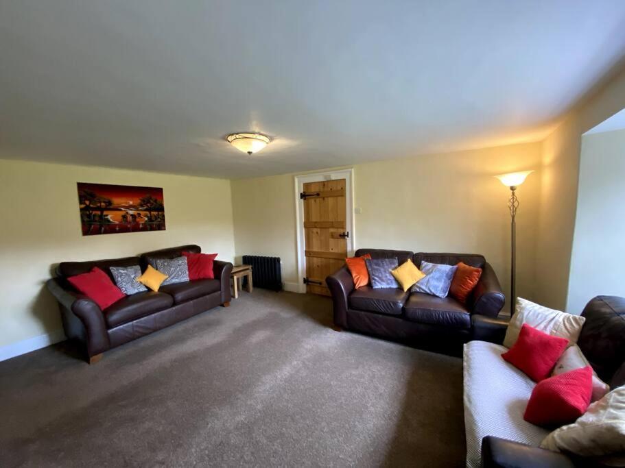 Six-Bedroom House photo 1