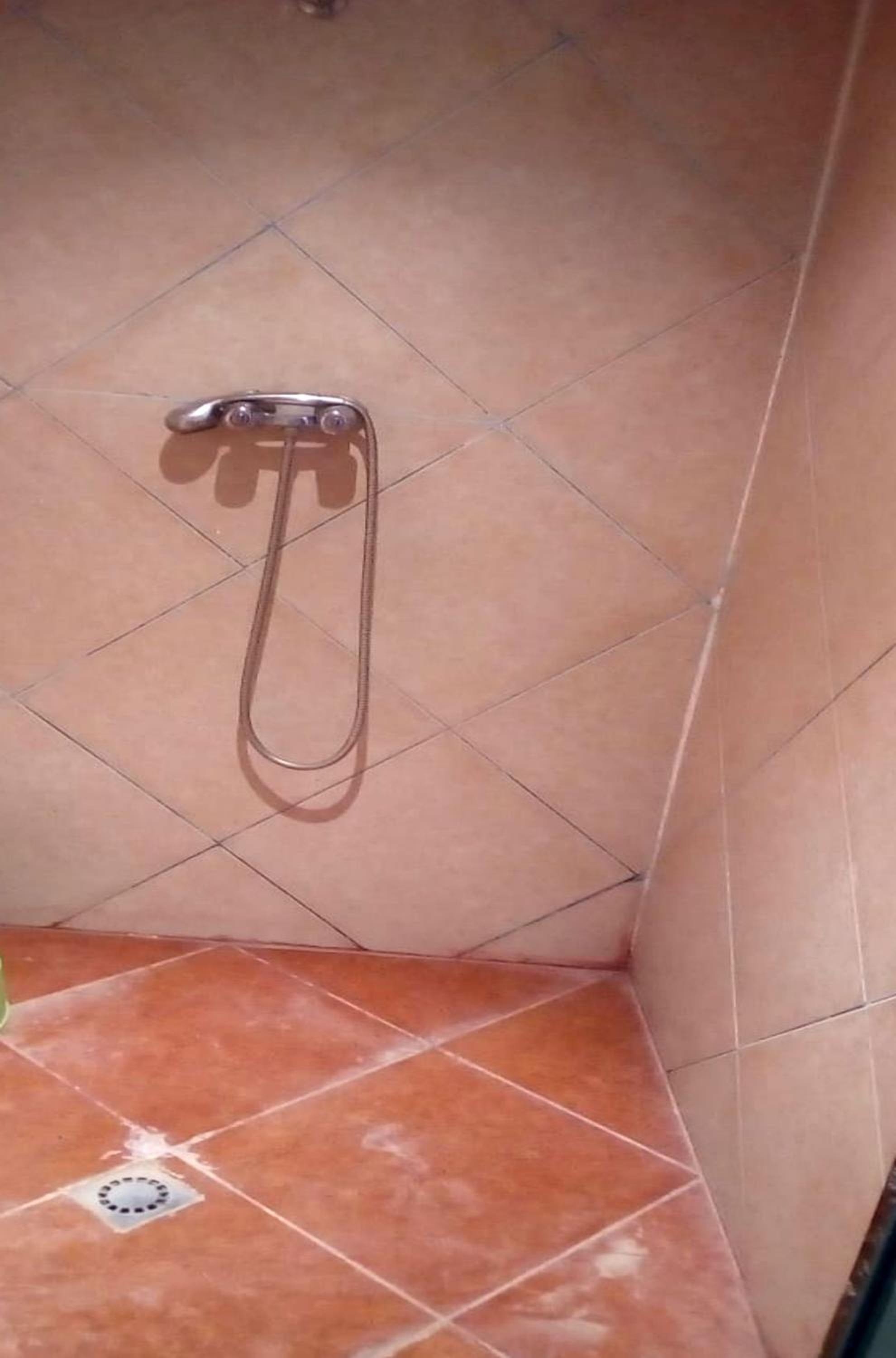 Basic Triple Room with Shared Bathroom photo 3