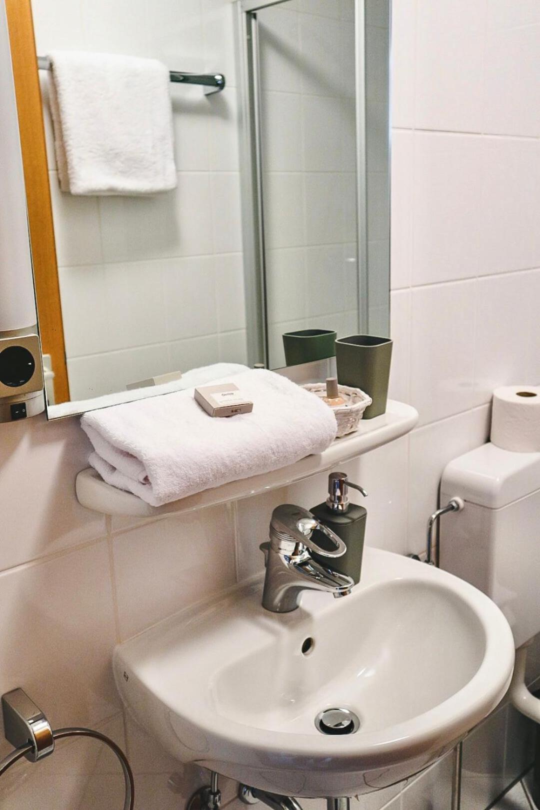 Single Room photo 2