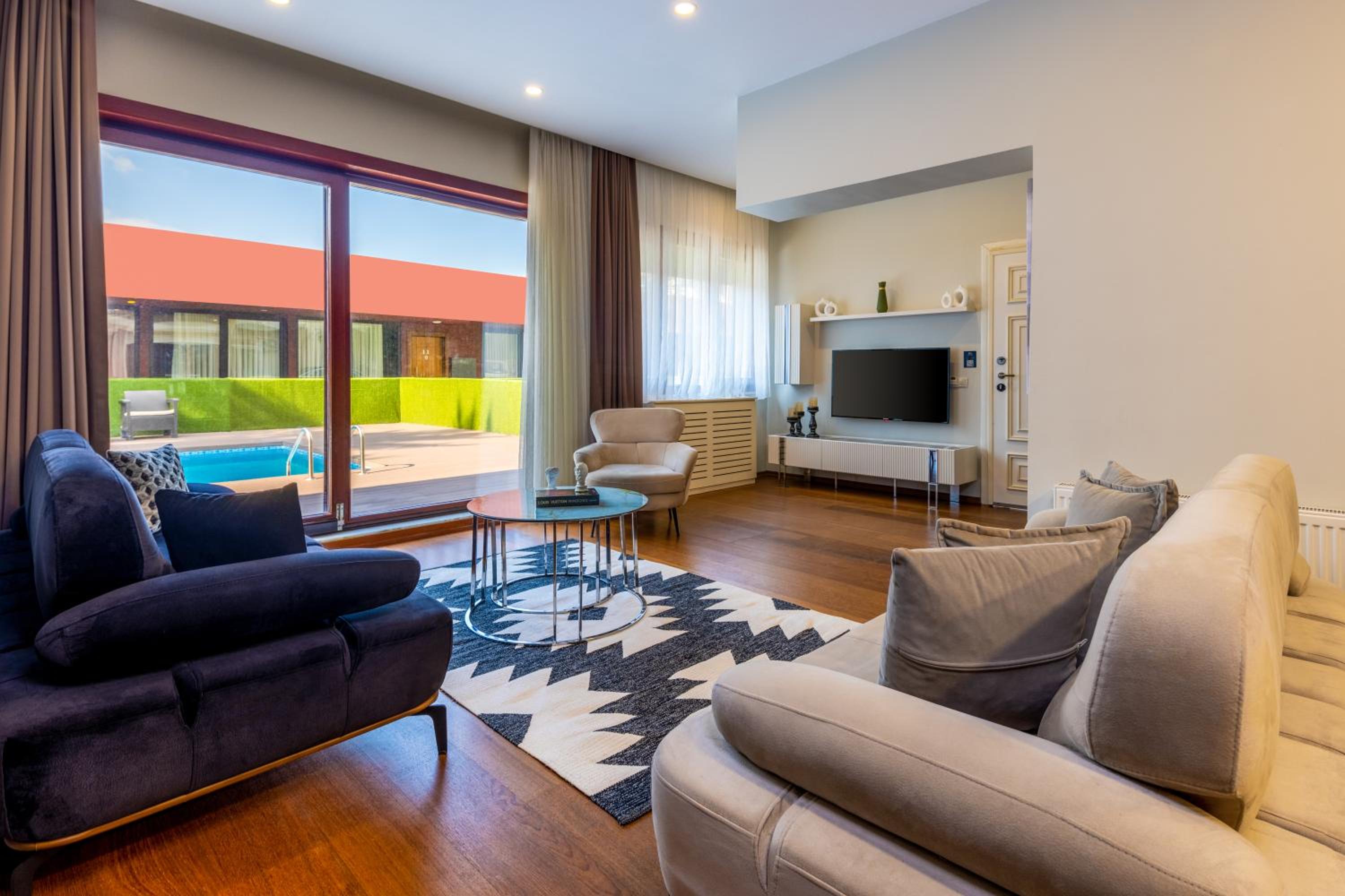 Deluxe Drei-Zimmer-Apartment mit Poolzugang