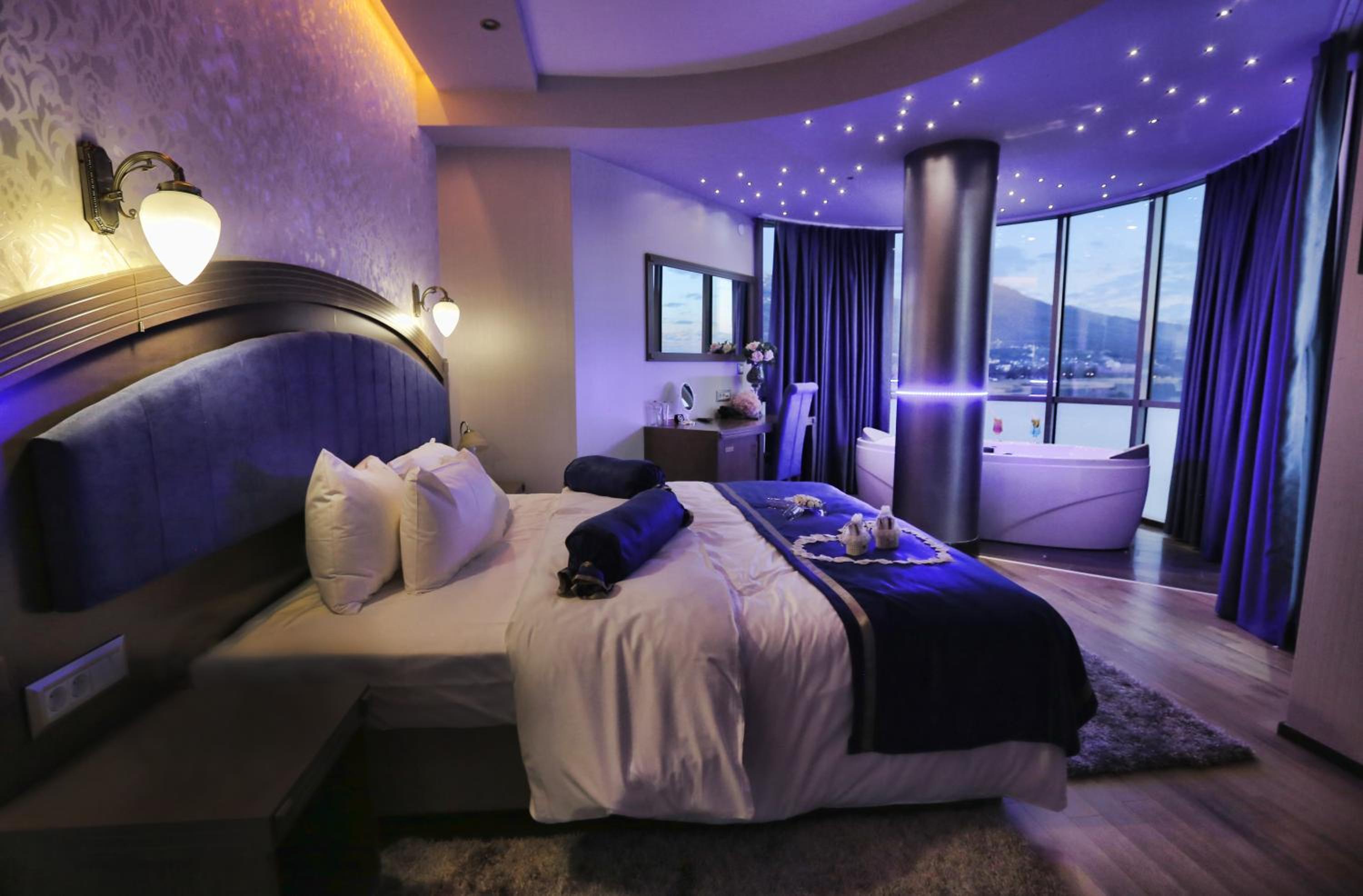 Deluxe Double Room with Balcony and Lake View