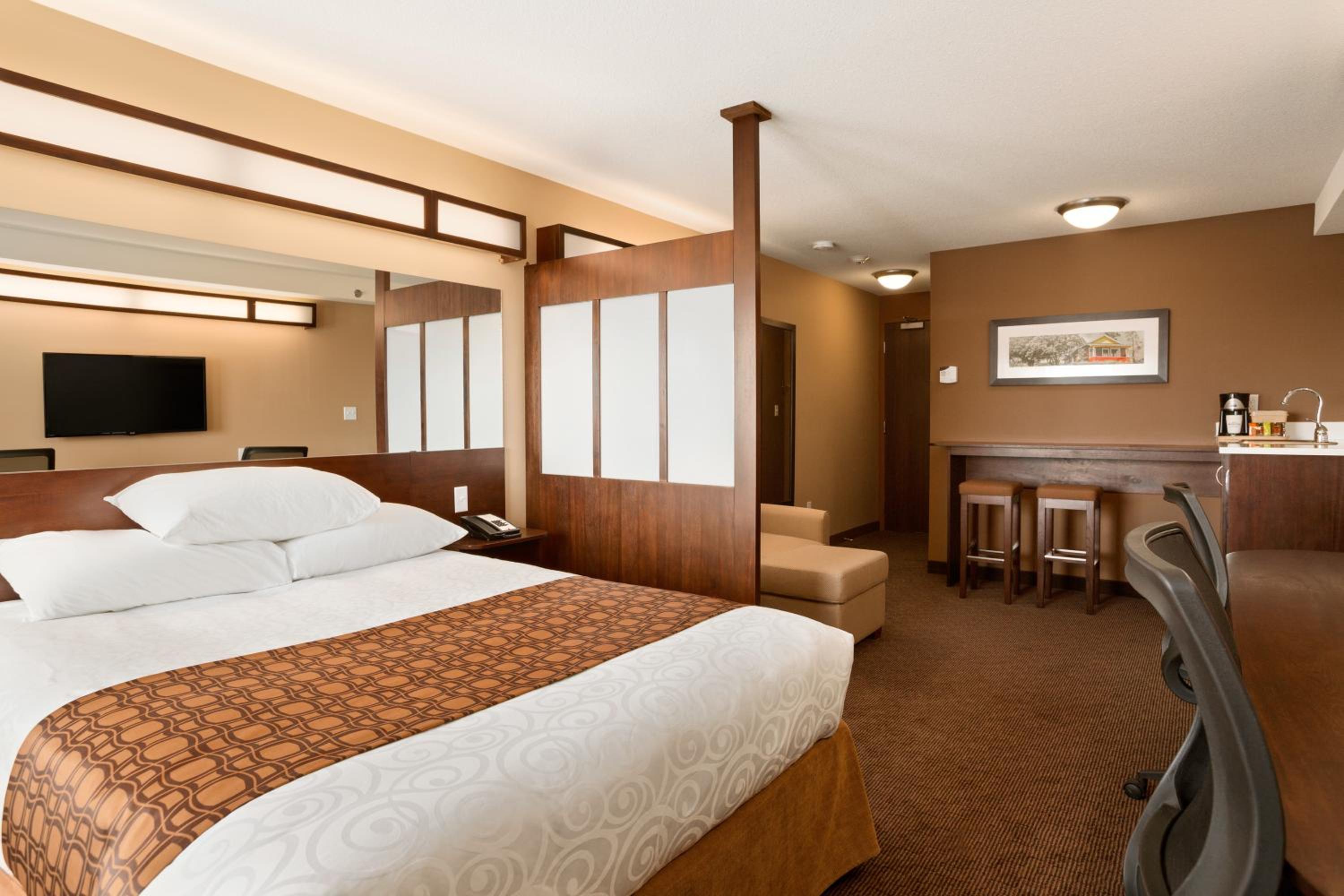 Business Queen Room - Non-Smoking photo 3
