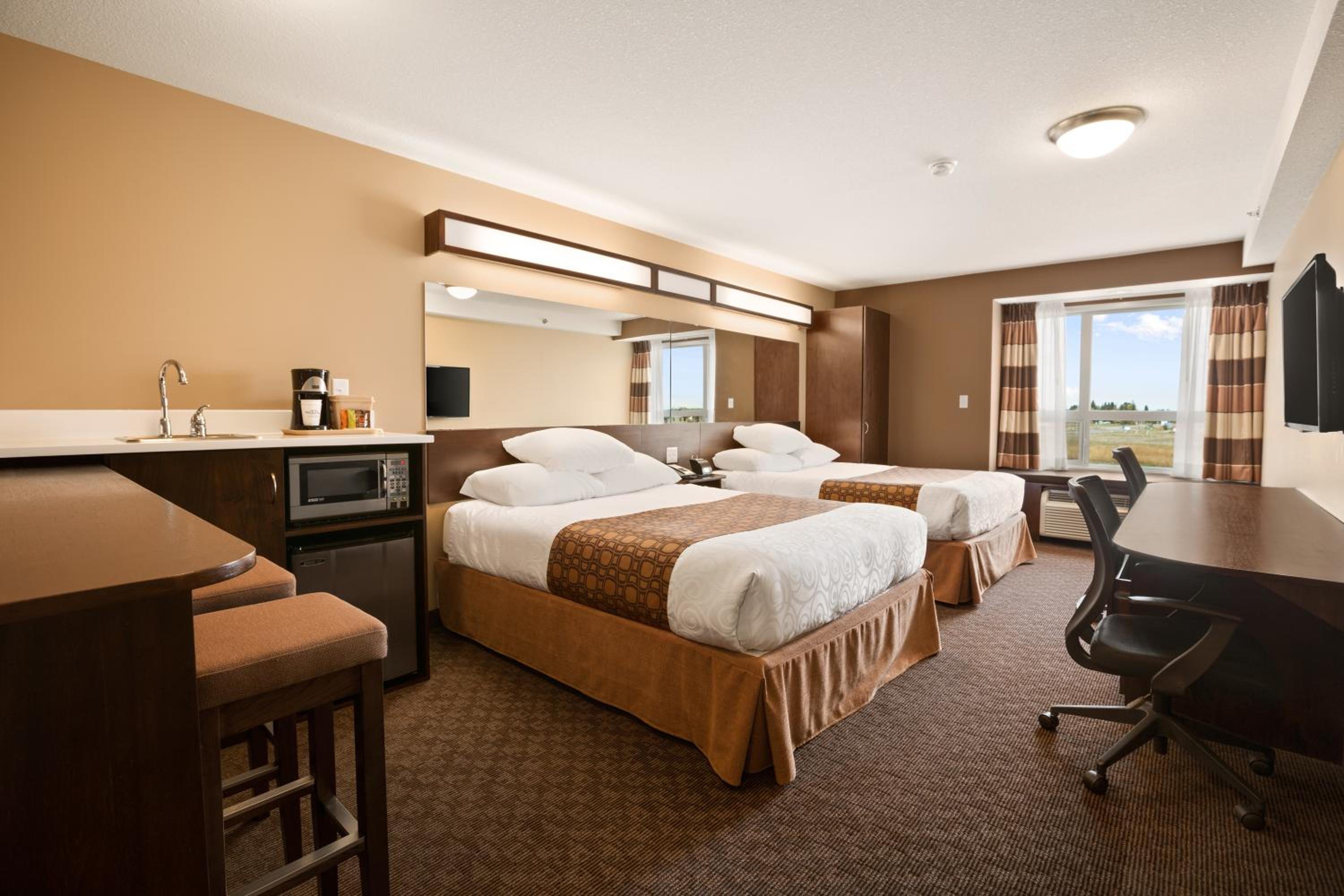 Queen Room with Two Queen Beds and Roll-in Shower - Mobility Accessible/Non-Smoking photo 1