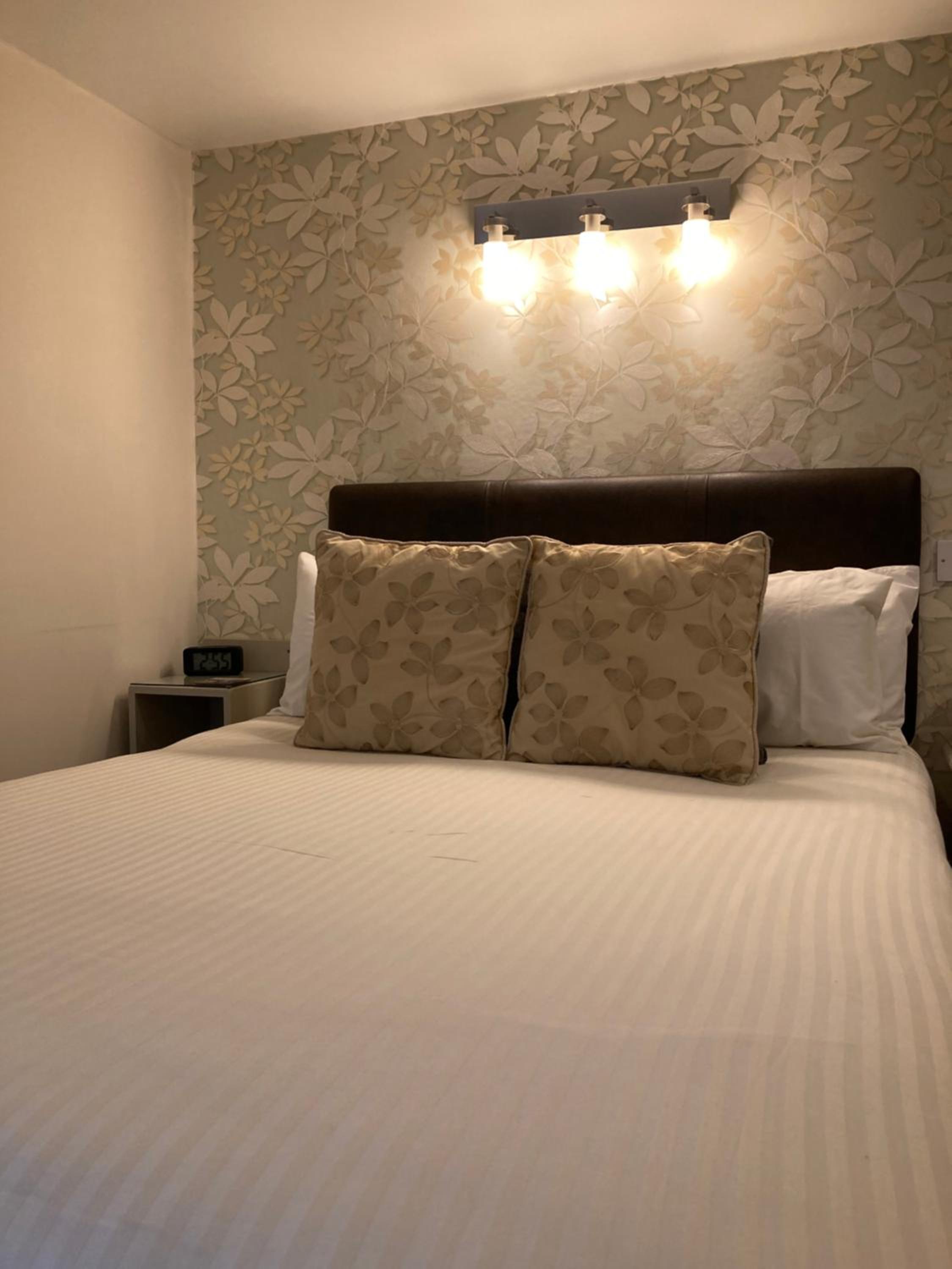 Double en Suite with Private Entrance photo 2