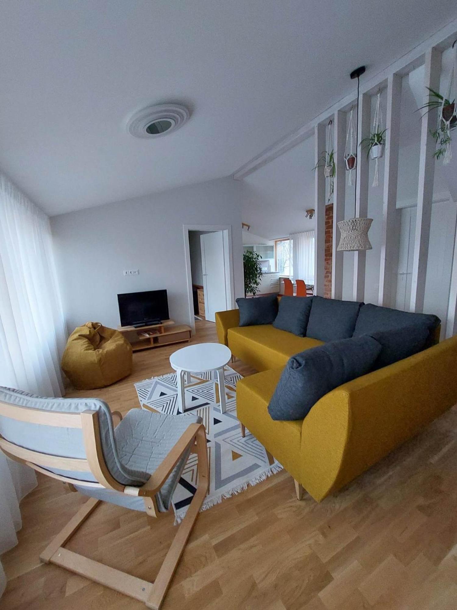 One-Bedroom Apartment photo 1