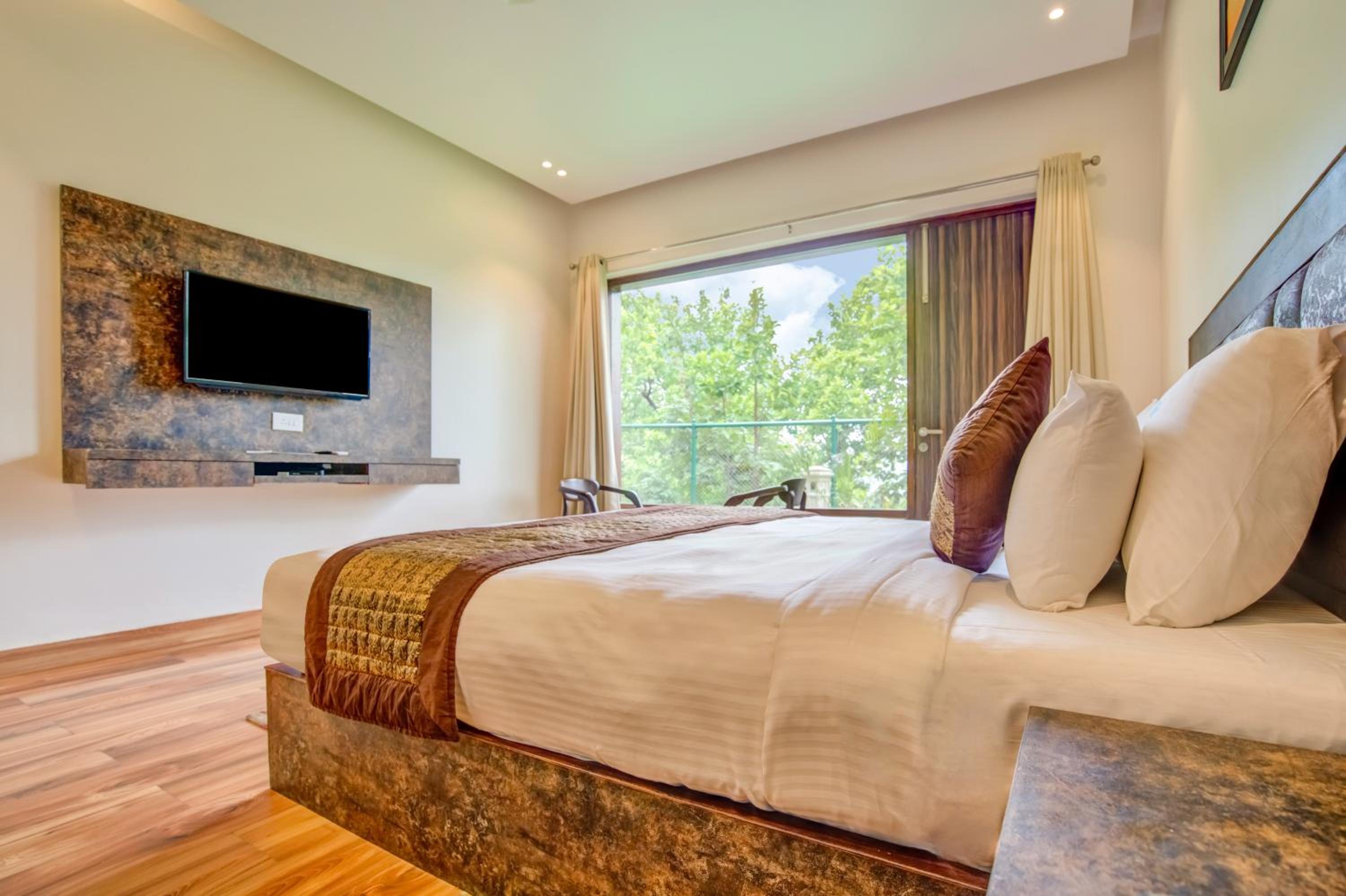 Premium Room with Balcony photo 1