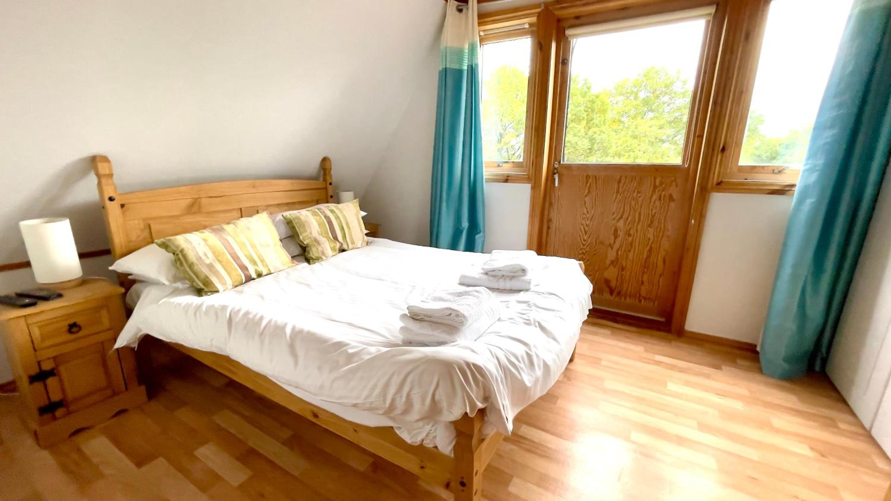 Three-Bedroom House photo 3