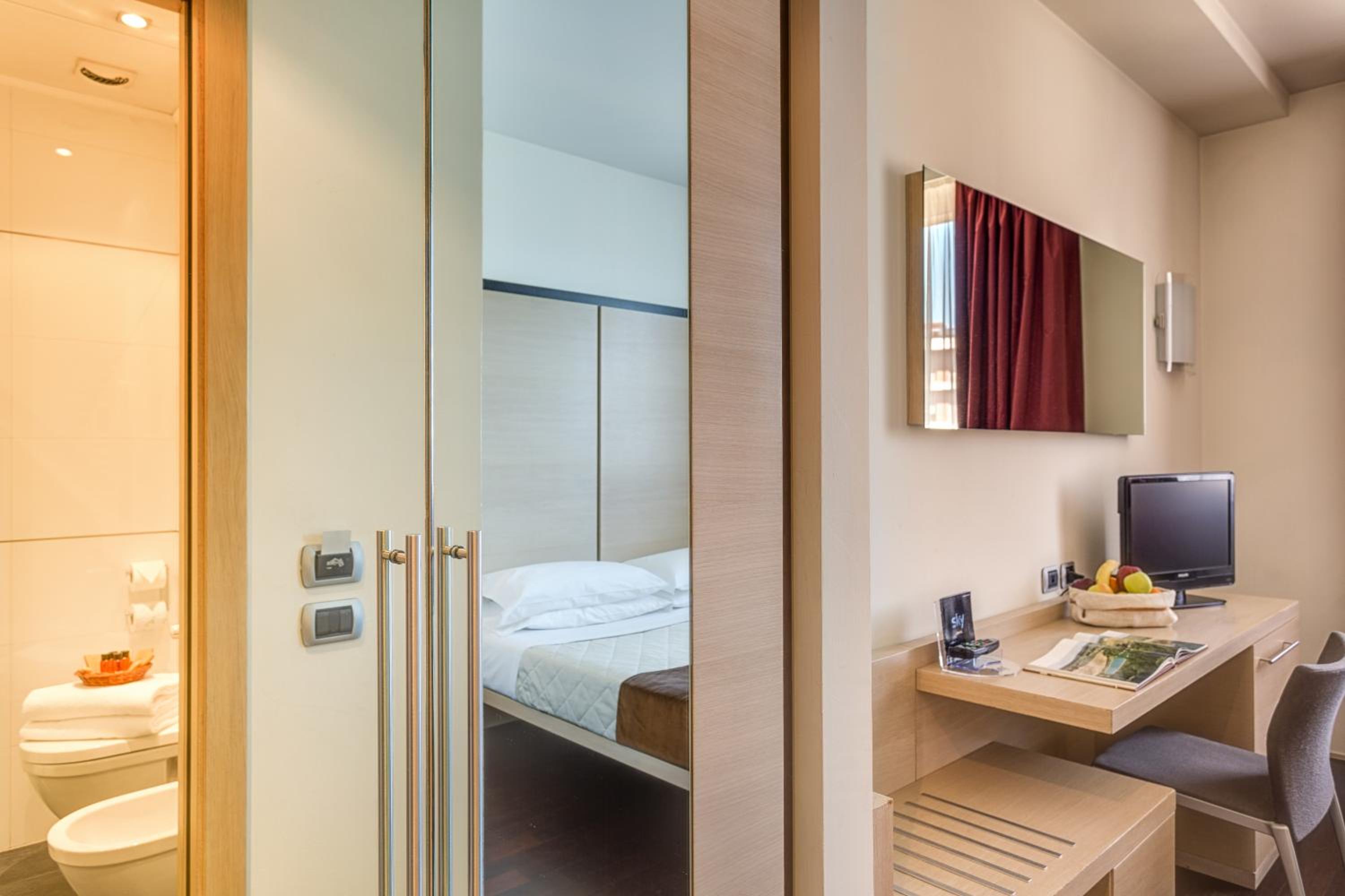 Comfort Queen Room - Photo 6