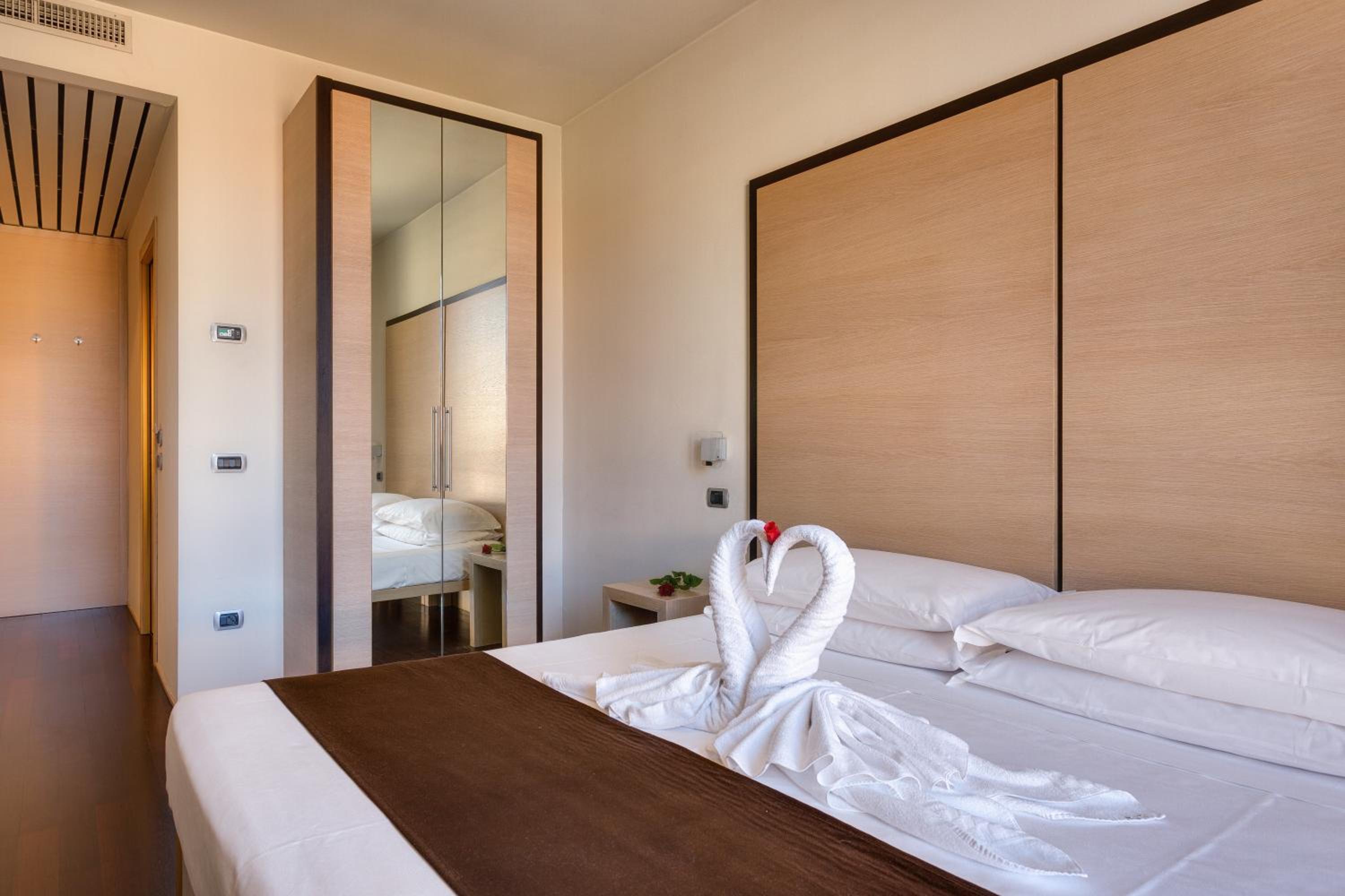 Comfort Queen Room - Photo 4