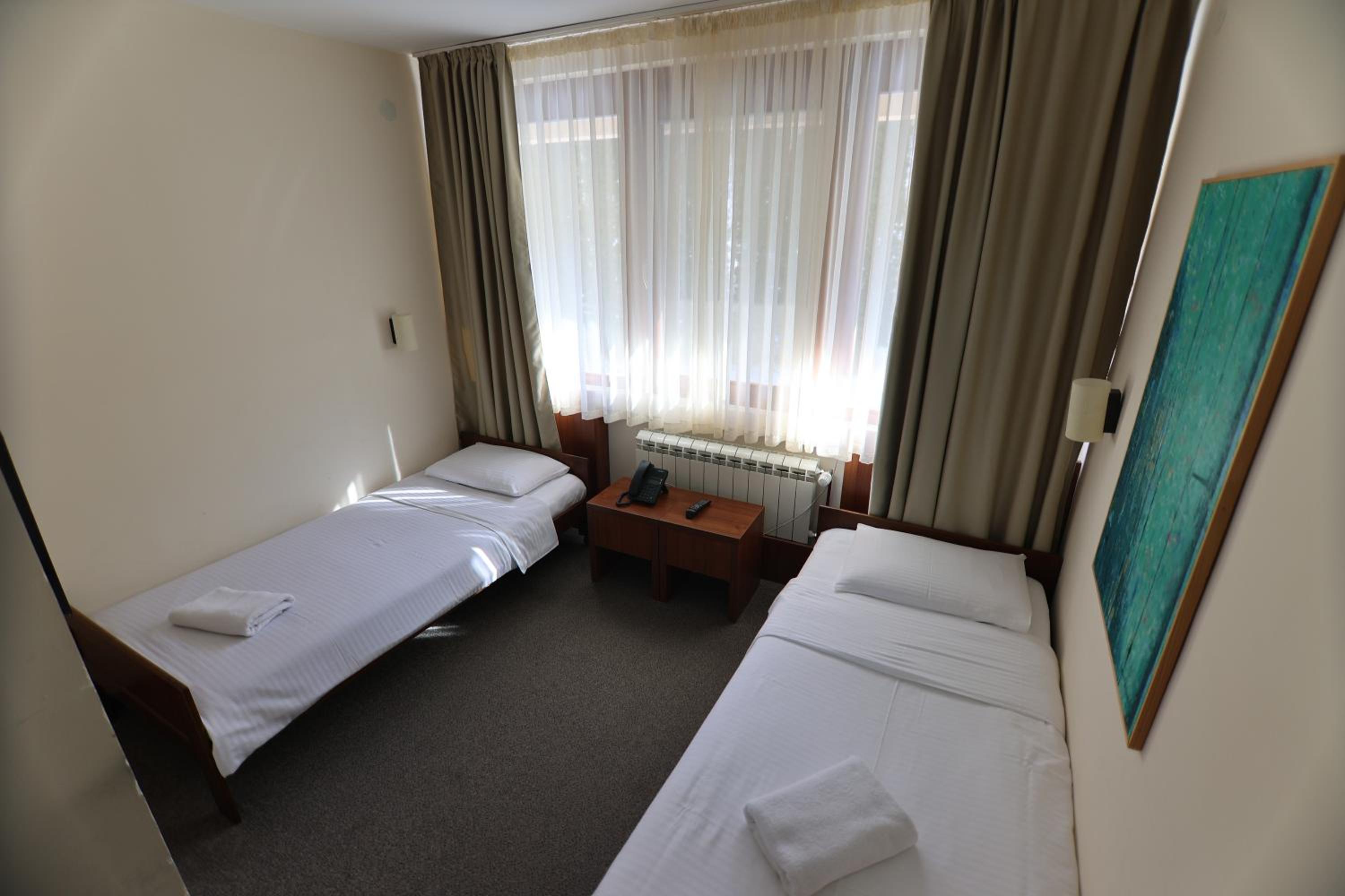 Standard Twin Room photo 2