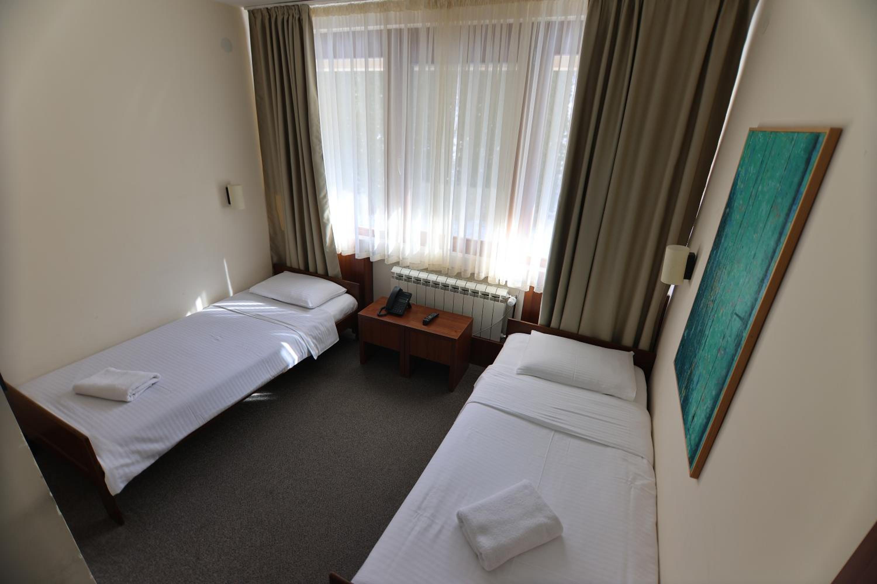 Standard Twin Room photo 3