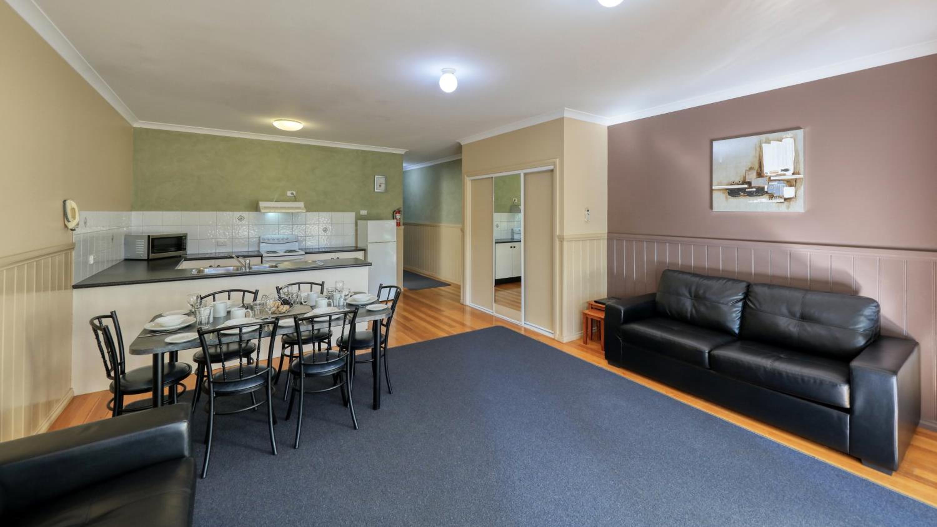Two-Bedroom Apartment with a King Bed and a Queen Bed