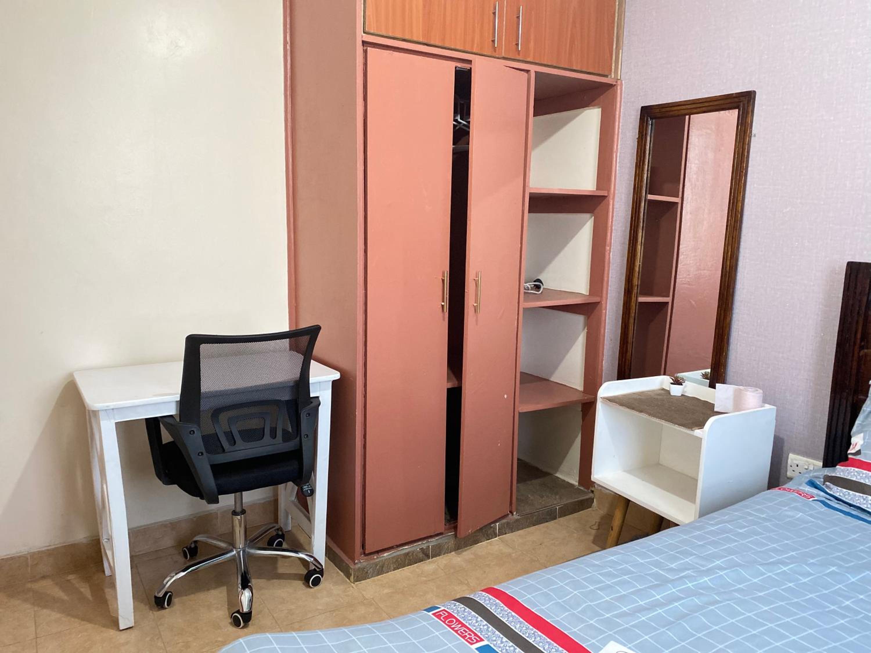 One-Bedroom Apartment photo 1