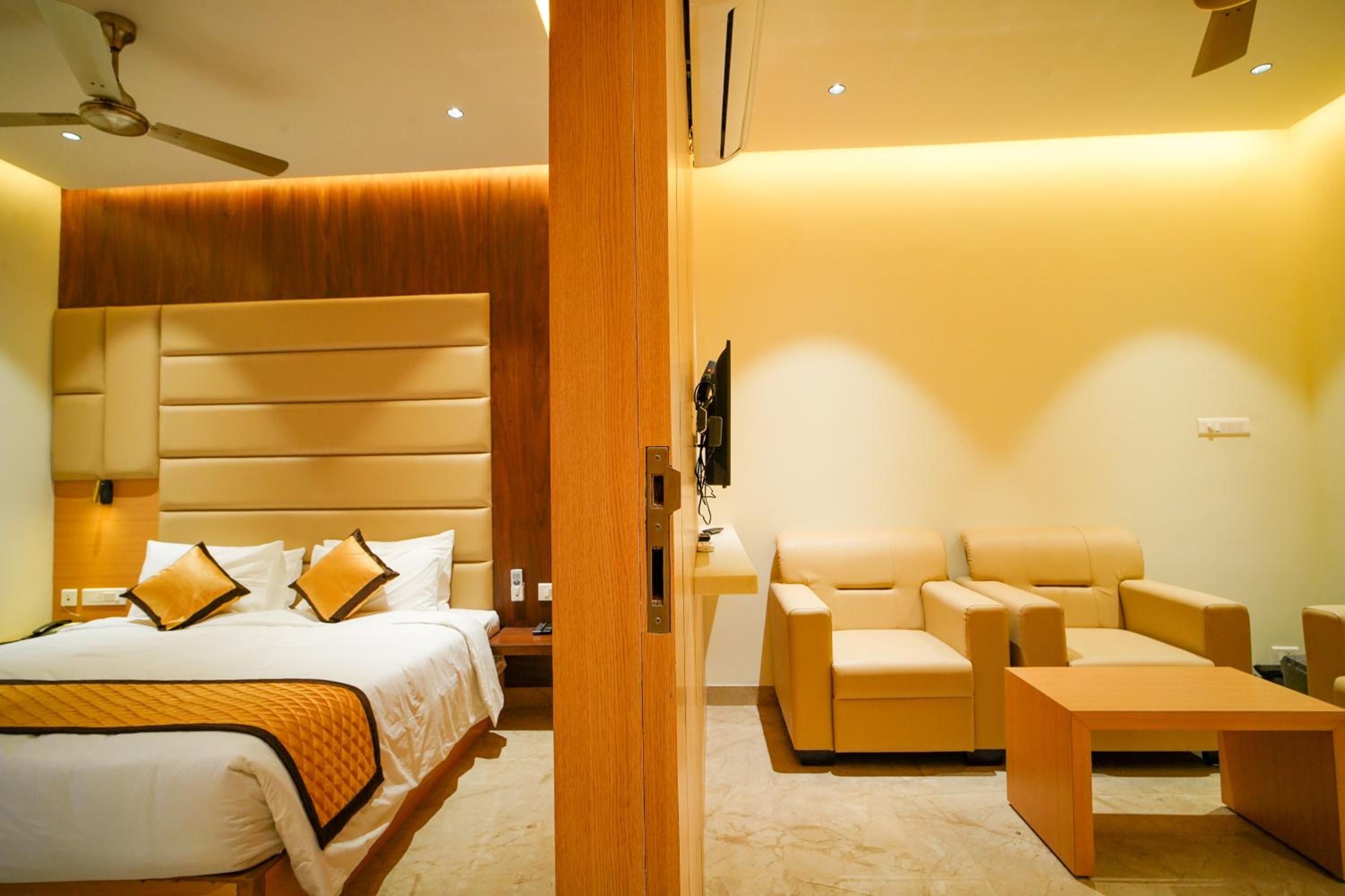 Suite - Photo 5