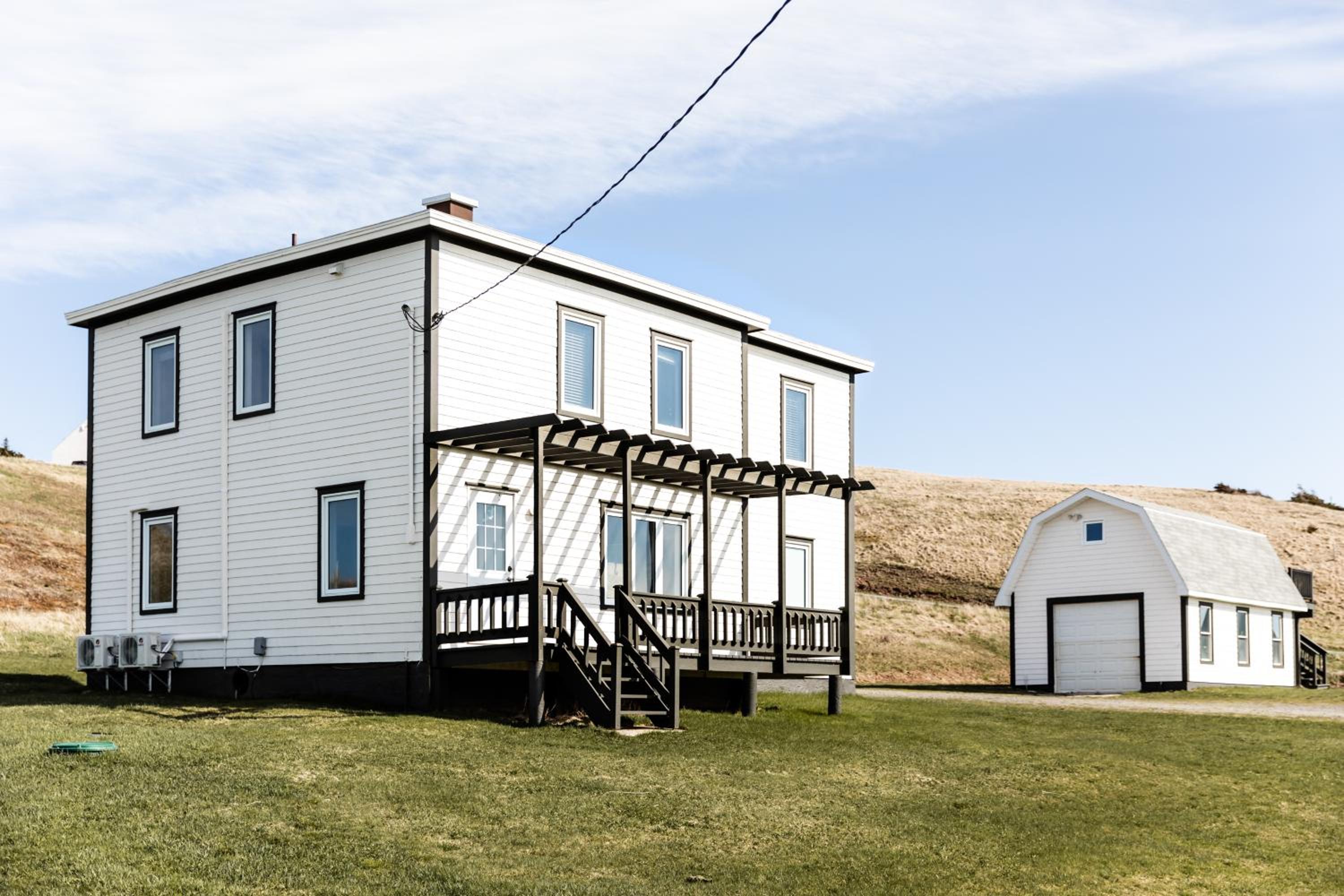 Five-Bedroom House photo 2