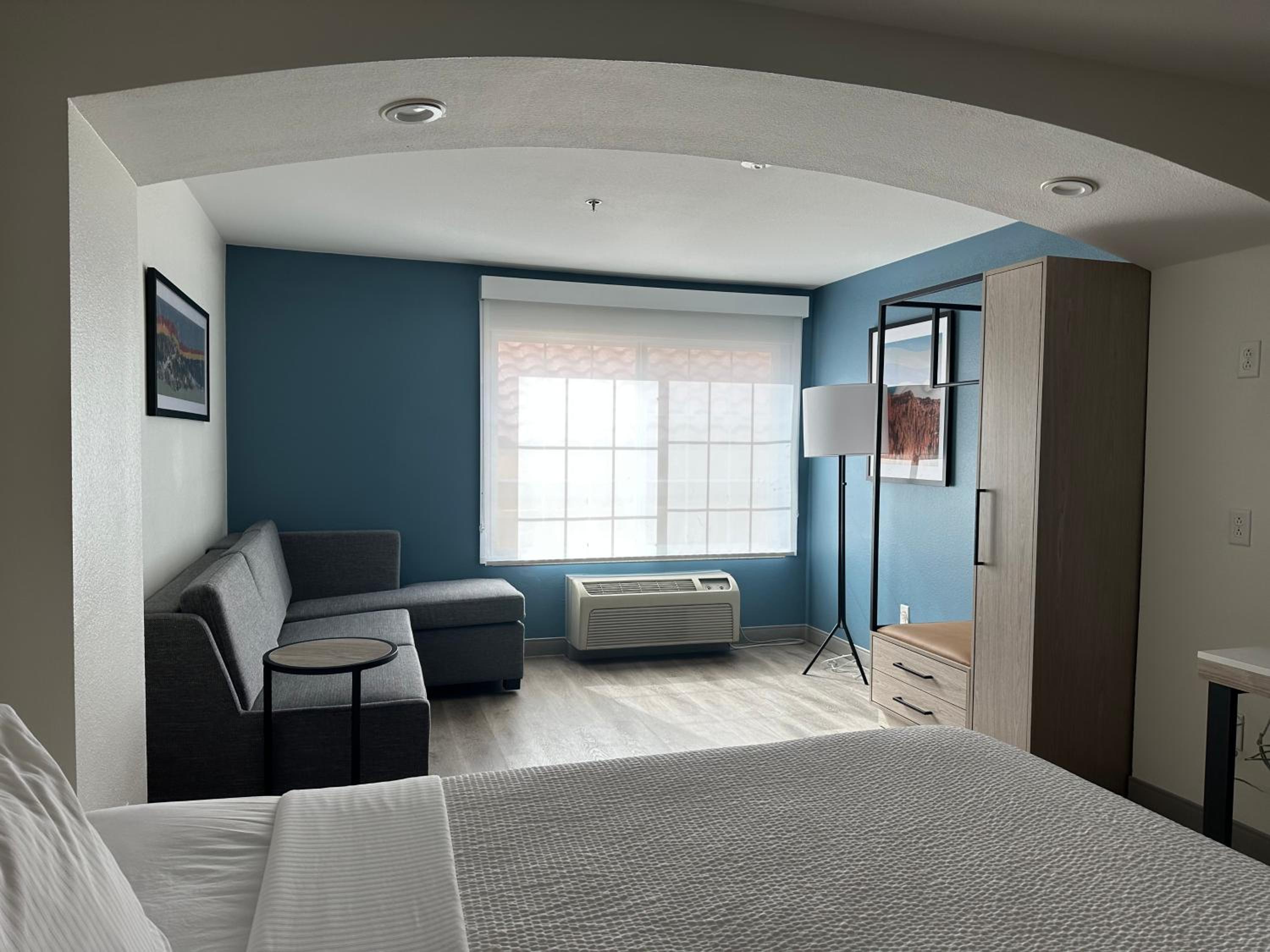 One-Bedroom King Suite - Non-Smoking - Photo 10