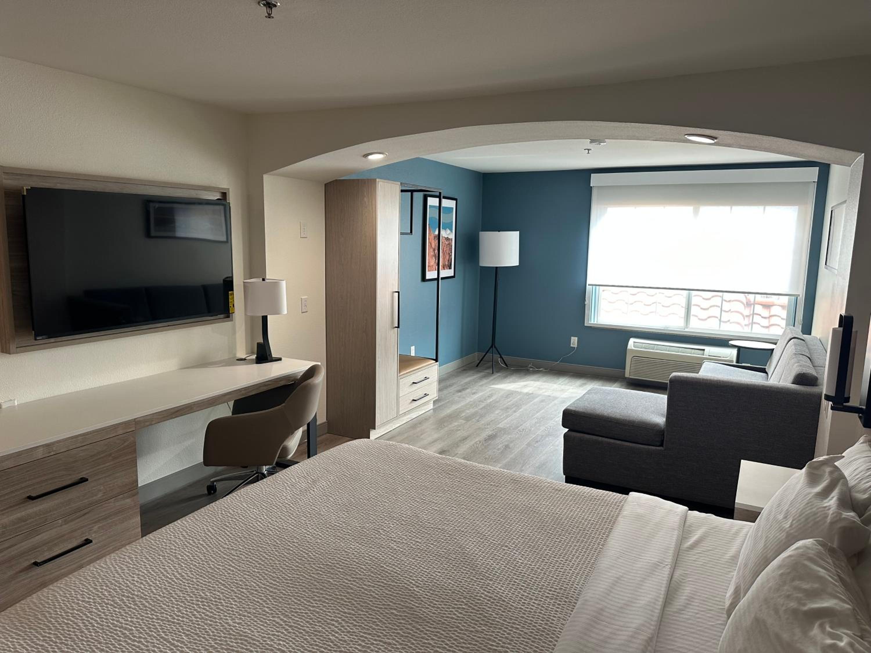 One-Bedroom King Suite - Non-Smoking - Photo 12