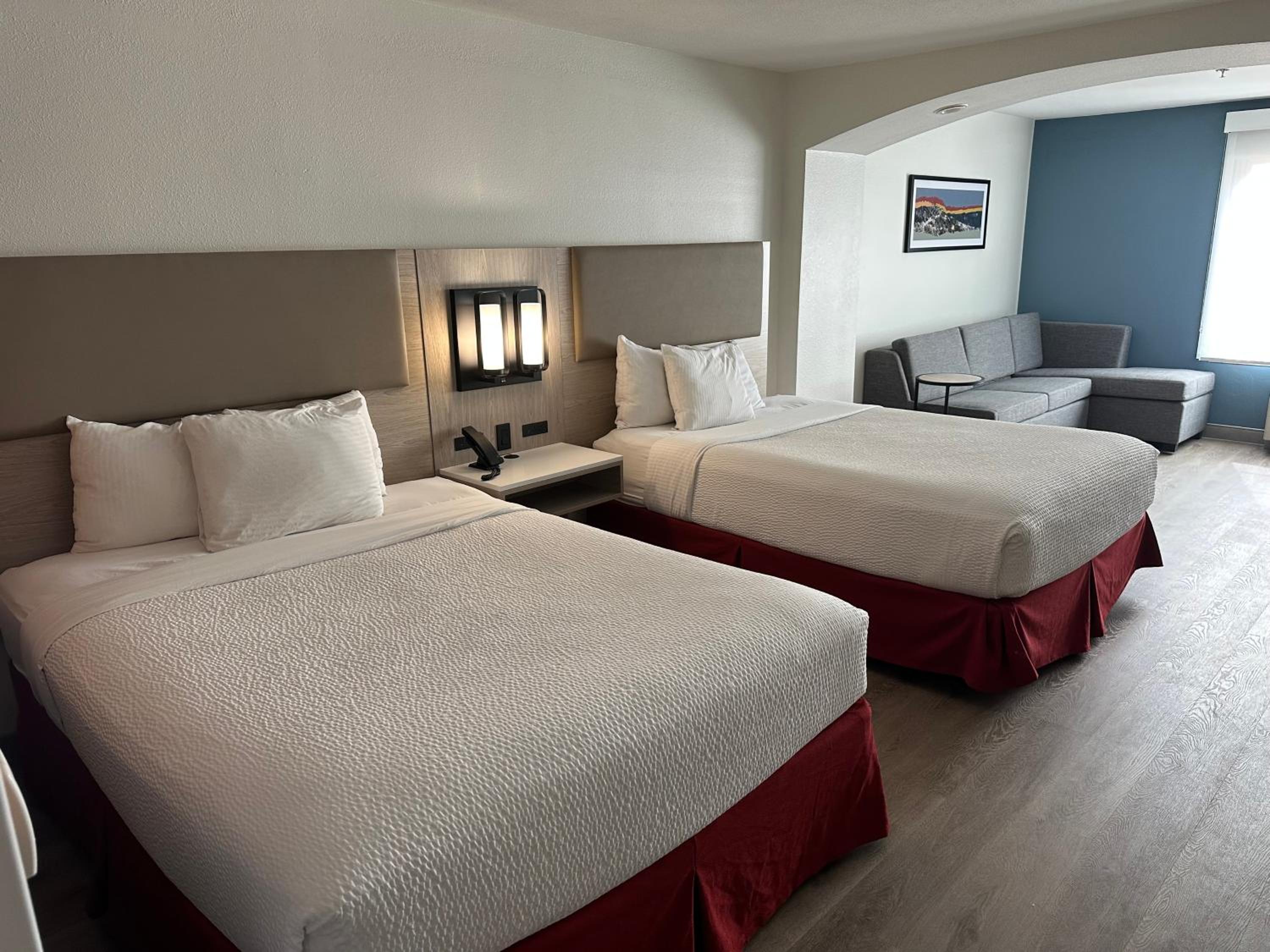 One-Bedroom Suite with Two Queen Beds - Non-Smoking - Photo 1