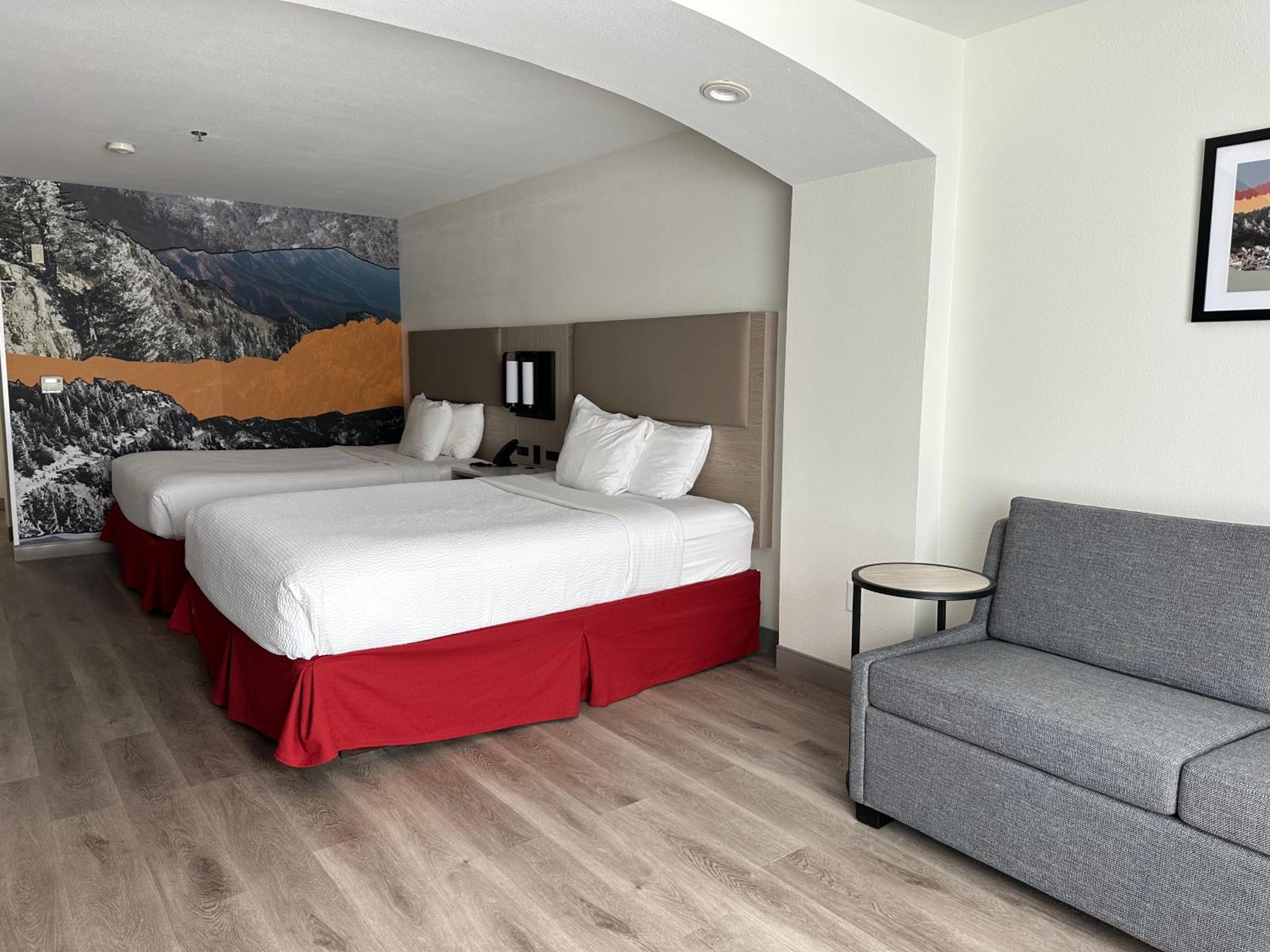 One-Bedroom Suite with Two Queen Beds - Non-Smoking - Photo 3