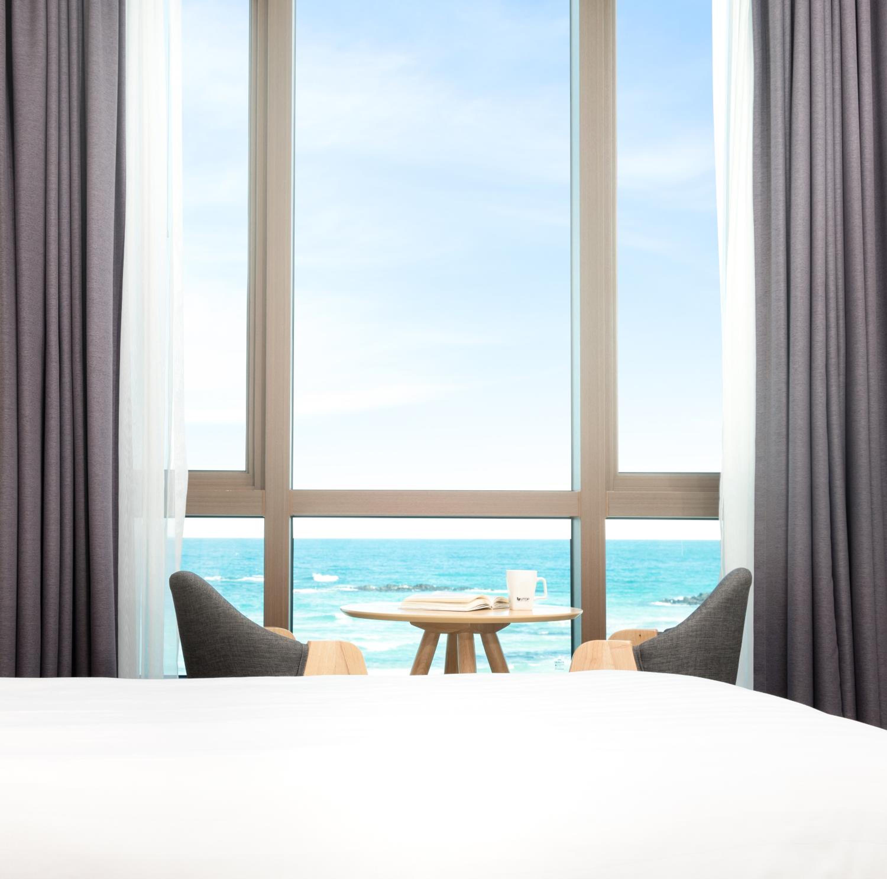 [Free Breakfast for 1 + Craft Beer 2 glasses] Deluxe Twin Room with Sea View
