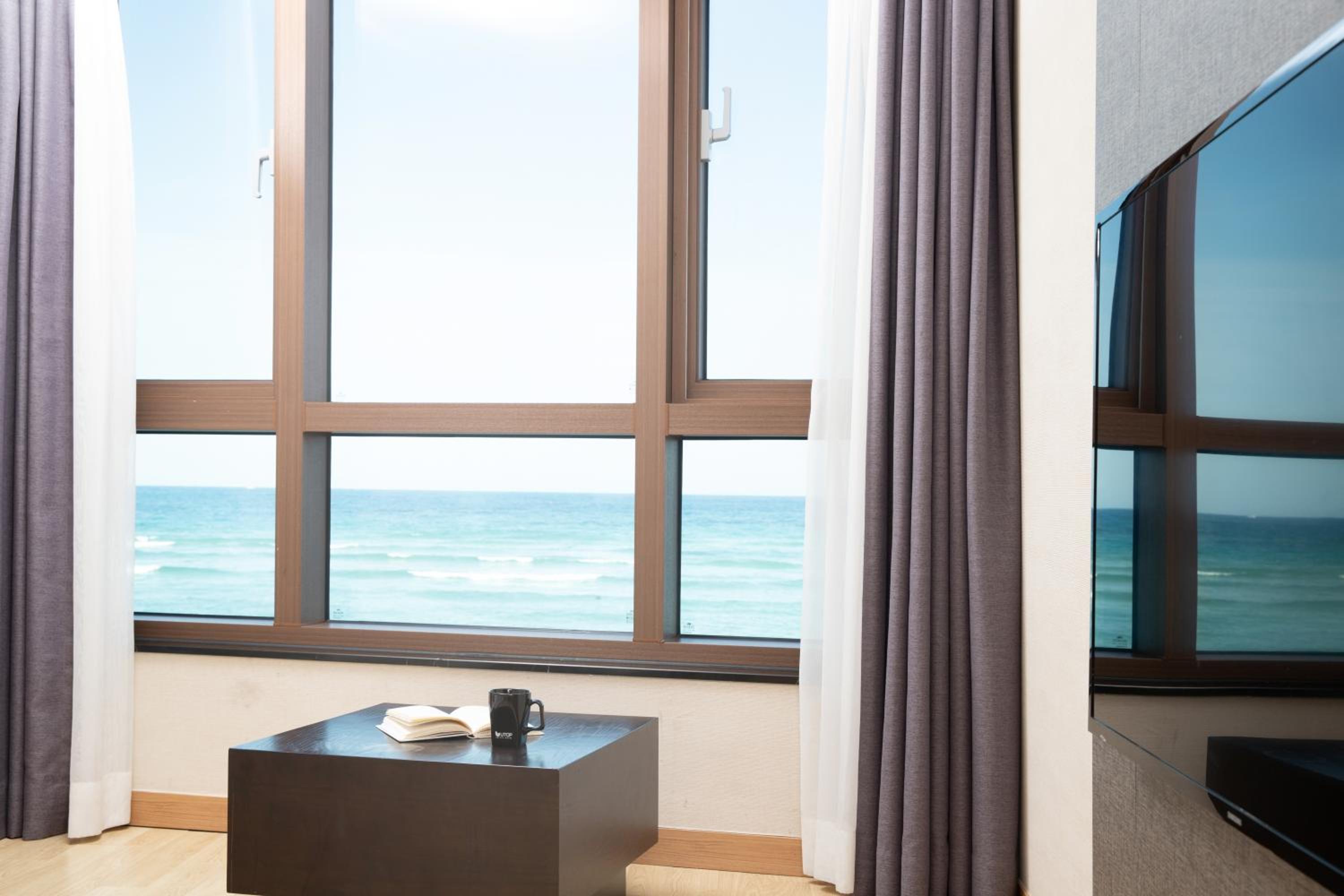 Korean-Style Deluxe Ondol Room with Sea View photo 2